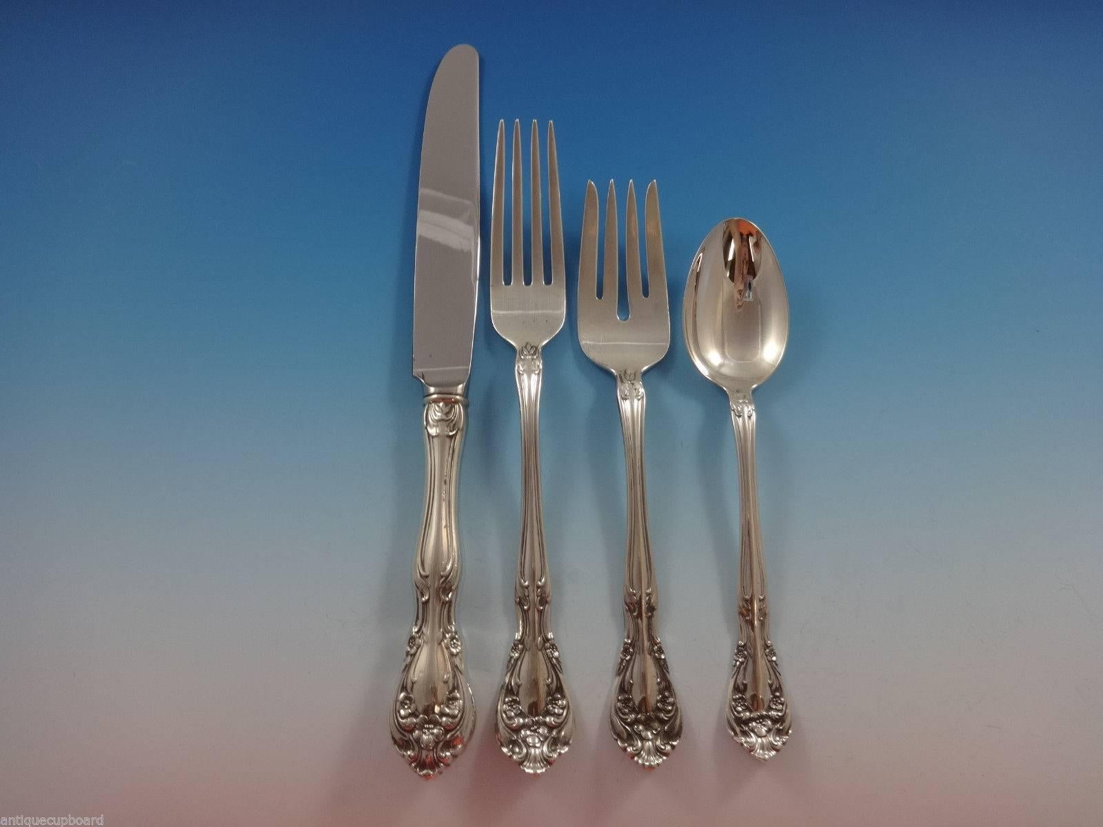 Chateau Rose by Alvin sterling silver flatware set - 24 pieces. Great starter set! This set includes:

Six knives, 8 7/8