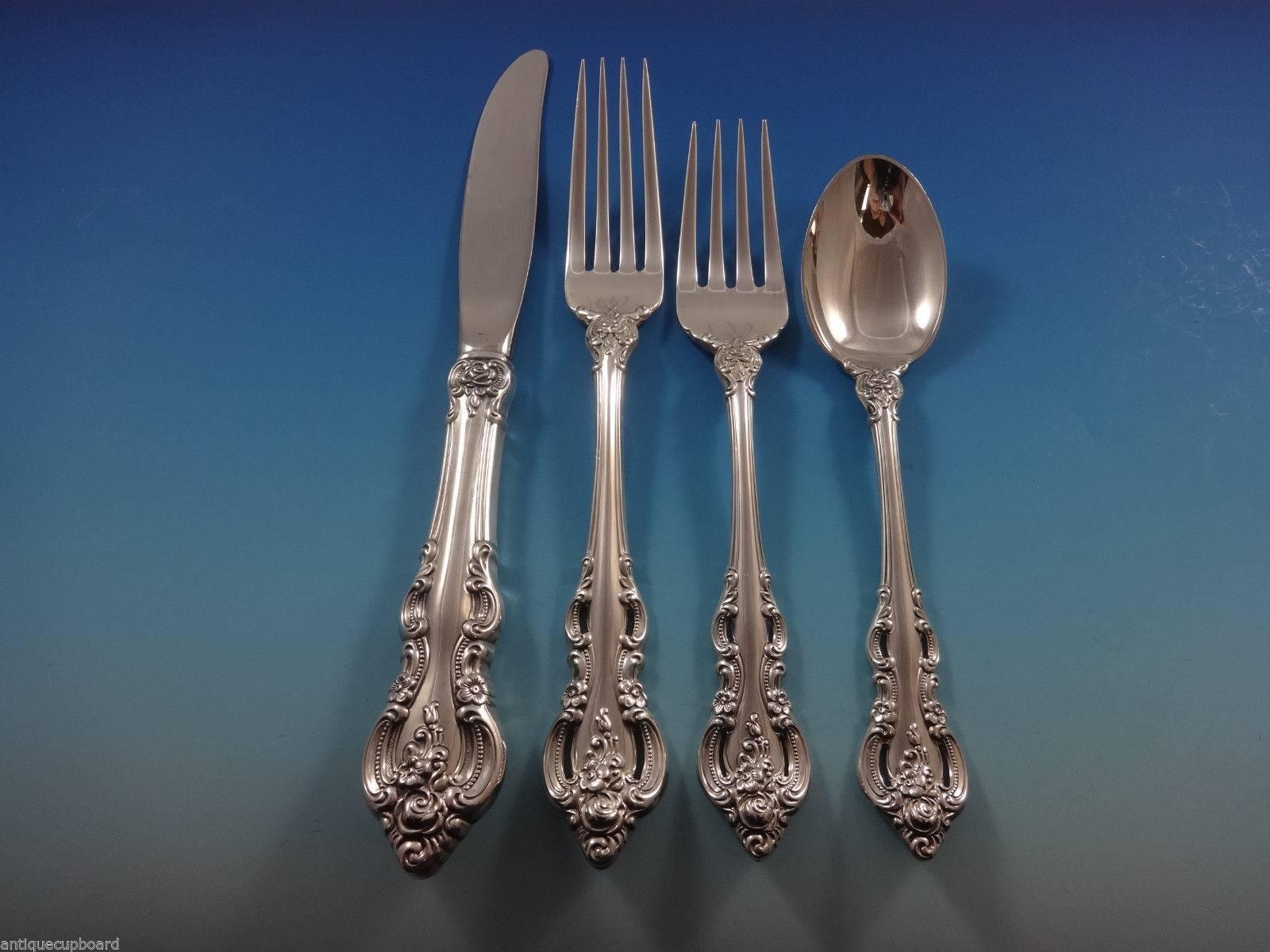 Lavish, handcrafted detailing graces the stem and handle of this pattern. El Grandee is a richly designed, highly sophisticated addition to any formal setting.

 El Grandee by Towle sterling silver flatware set of 52 pieces. This set includes:

12