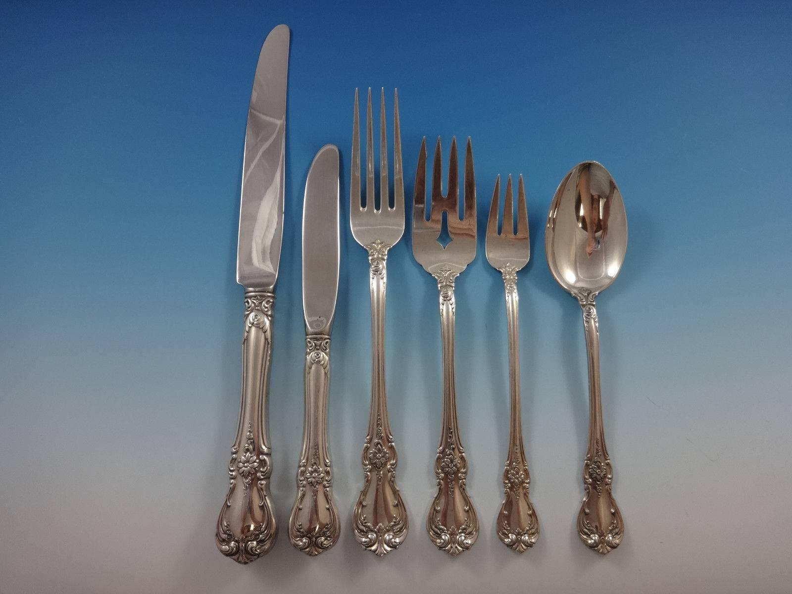 Old Master brings together the finest in traditional Early Victorian design motifs with skillful artistry. The crown of leaves, the center rosette, scrollwork, flutes and the violin-shaped handle are all traditionally famous motifs of sterling