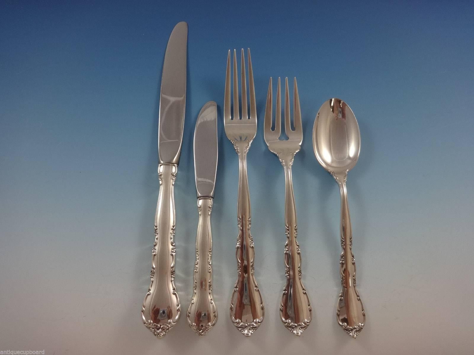 Mignonette by Lunt sterling silver flatware set - 44 pieces. This set includes:

Eight knives, 9 1/8