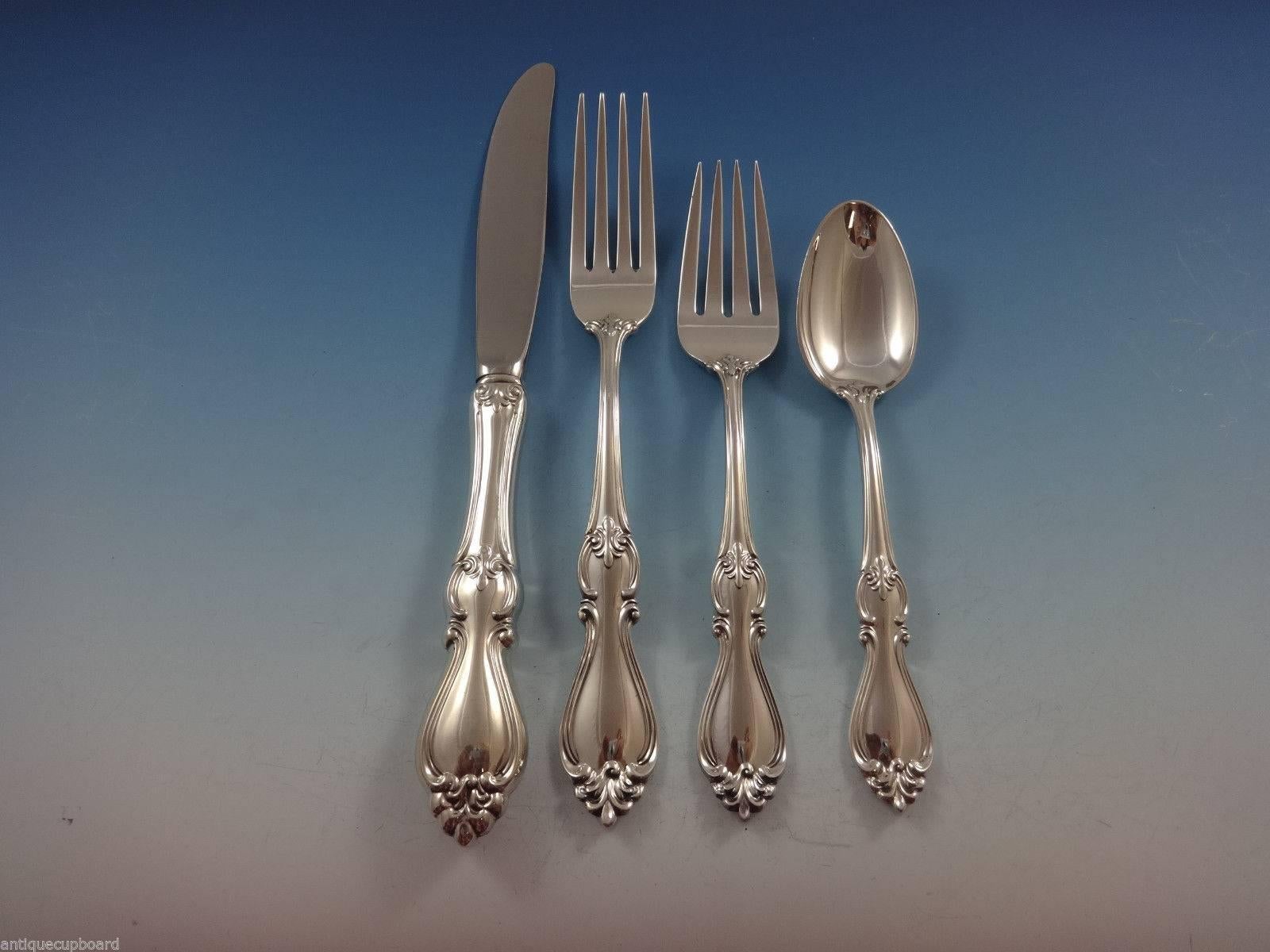 Beautiful Queen Elizabeth I by Towle sterling silver flatware set of 32 pieces. This set includes:

Eight knives, 8 7/8