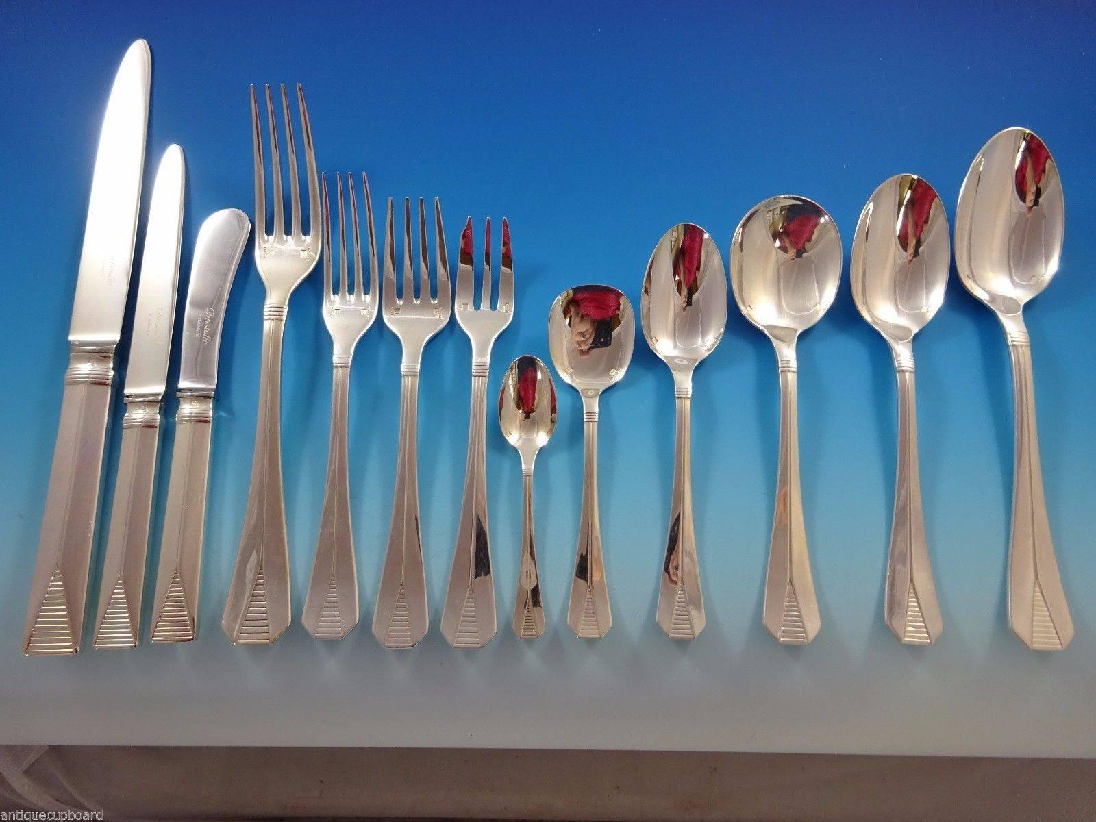Christofle set.

Large fabulous Atlantide by Christofle (France) silver plated dinner flatware set - 116 pieces. This pattern has a great look! This set includes:

Eight dinner size knives, 9 7/8