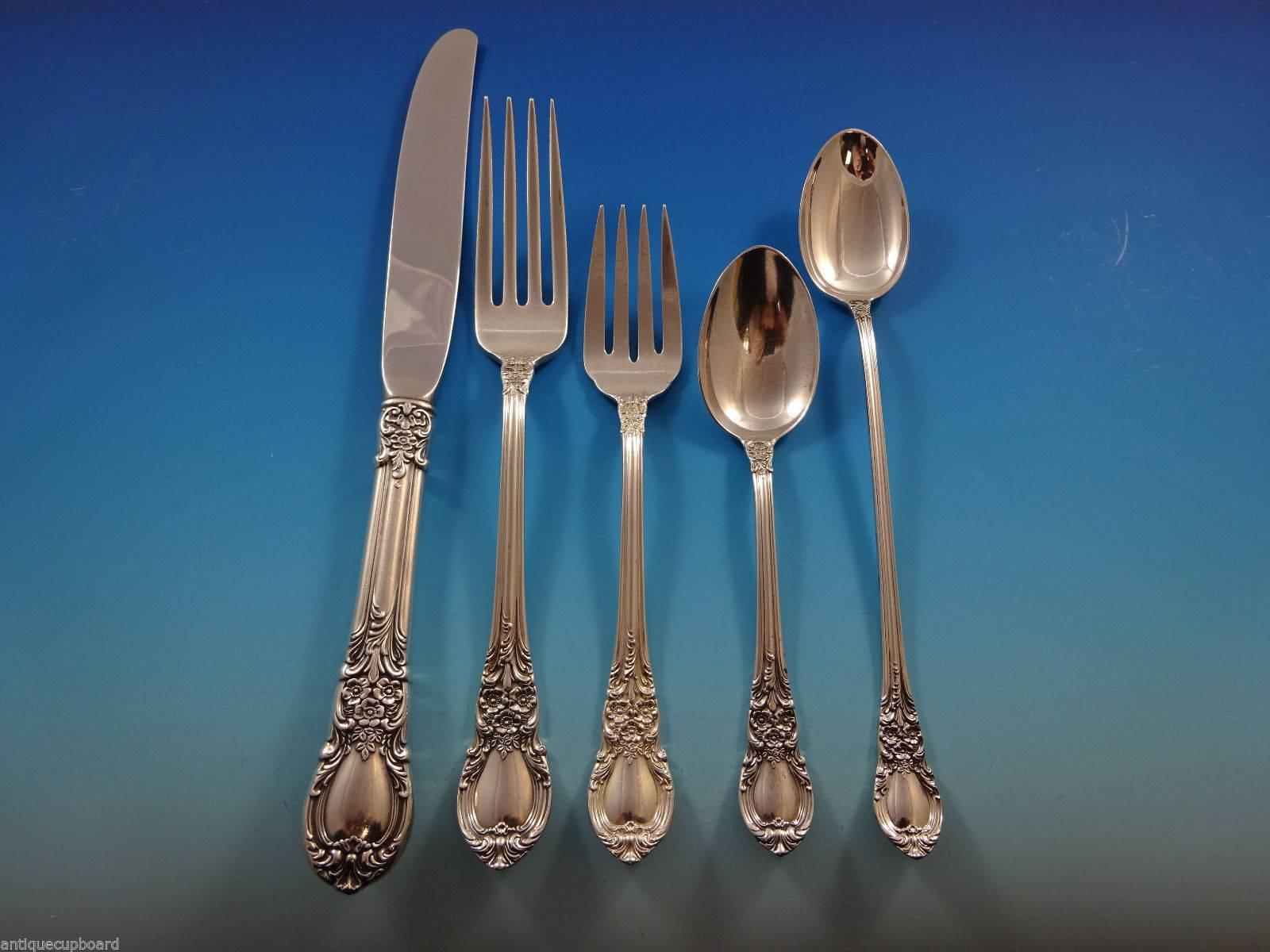 American Victorian by Lunt sterling silver dinner size flatware set of 40 pieces. This set includes:

Eight dinner size knives, 9 5/8