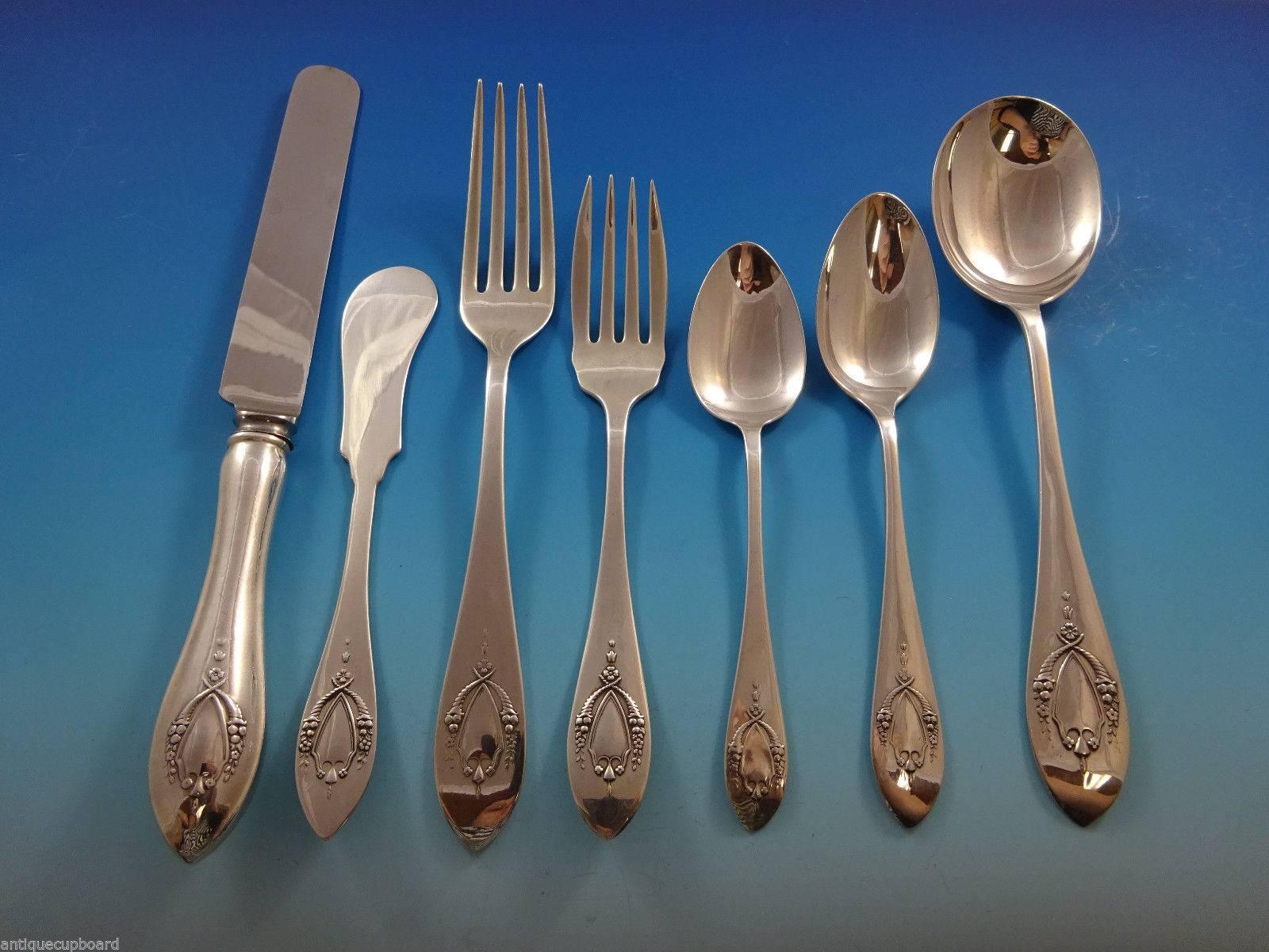 Mount Vernon by Lunt sterling silver flatware set - 91 pieces. This set includes:

12 knives, 8 1/2