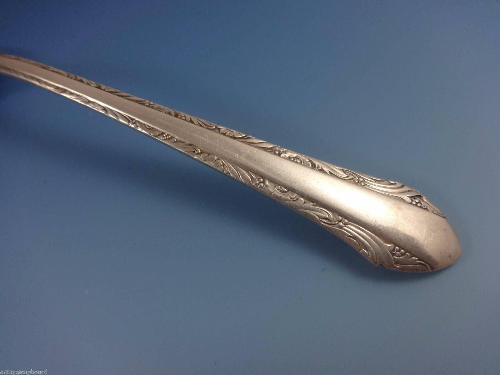 Milieu du XXe siècle Ensemble de couverts en argent sterling pour 8 personnes 68 pièces Chased Romantique par Alvin en vente