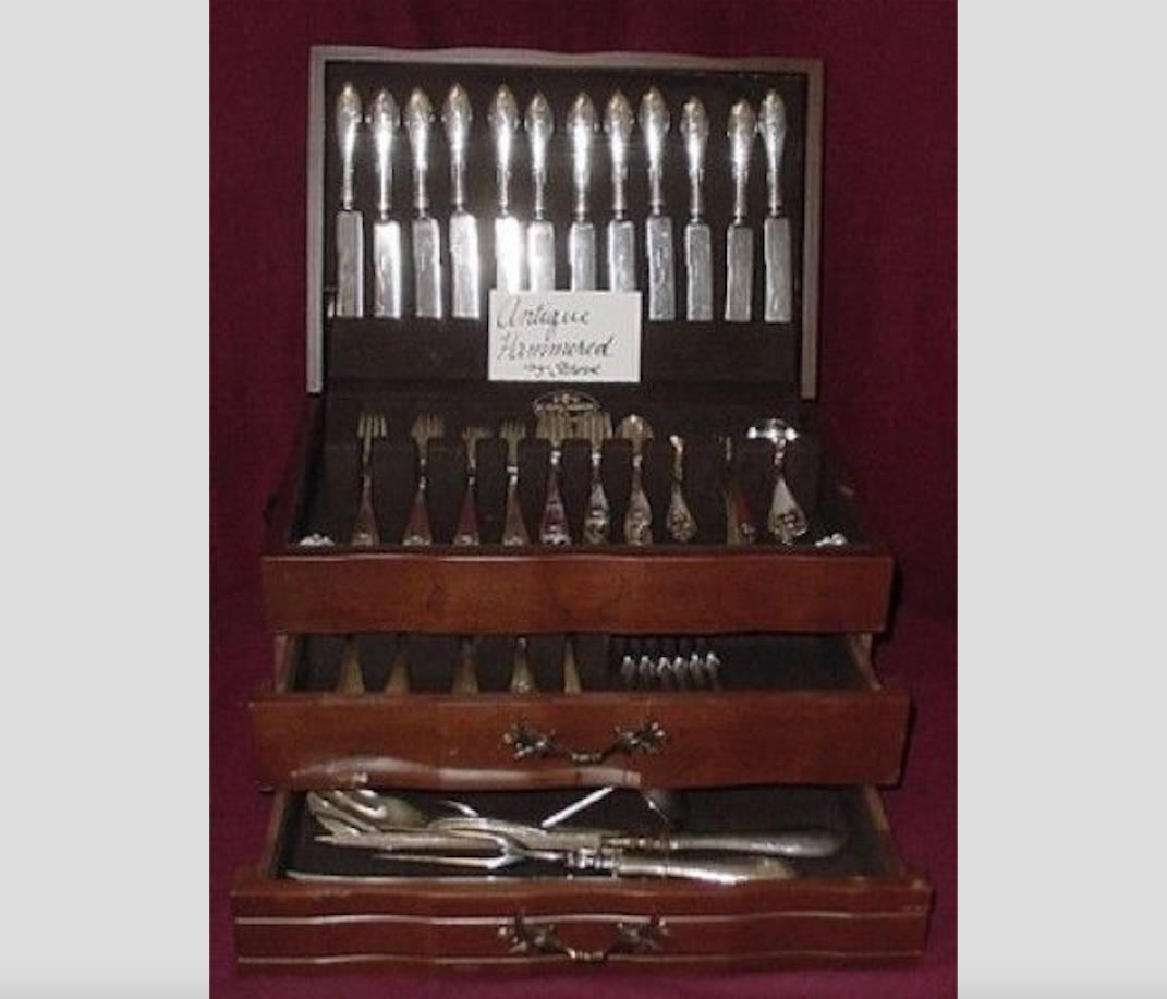 Antique hammered by Shreve Sterling silver flatware set - 158 Pieces. This set includes:

12 Dinner knives, 9 3/4