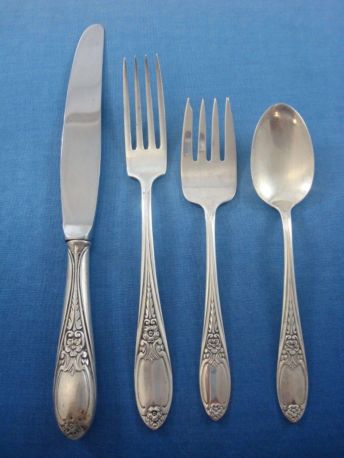 Colonial Rose by Amston Sterling Silver Flatware Set Service 48 Pieces In Excellent Condition In Big Bend, WI