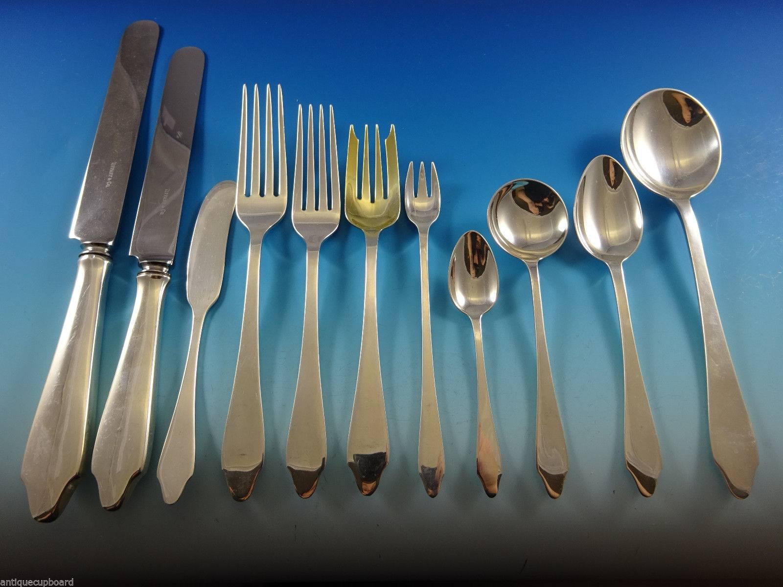 This pattern has a fabulous, clean & unadorned design. This set includes:

•12 DINNER SIZE KNIVES, 10 1/4