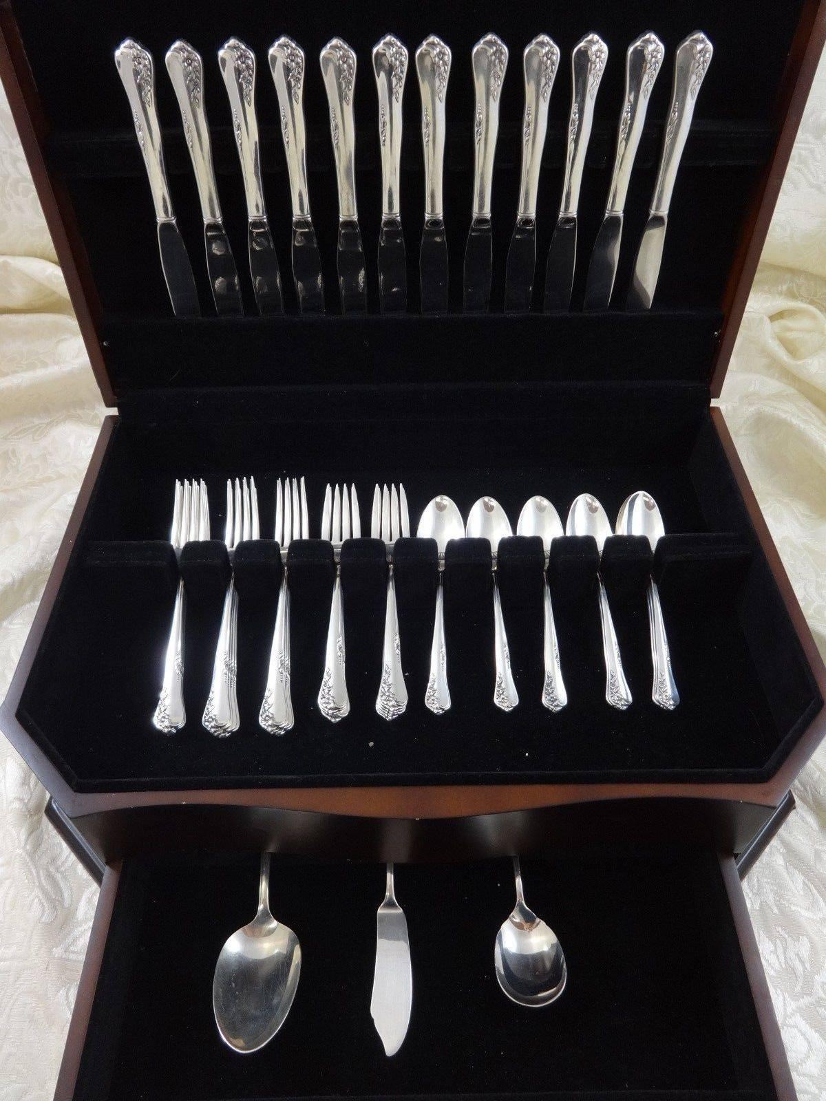 Lovely engagement by Oneida sterling silver flatware set, 51 pieces. This set includes:

12 knives, 8 7/8