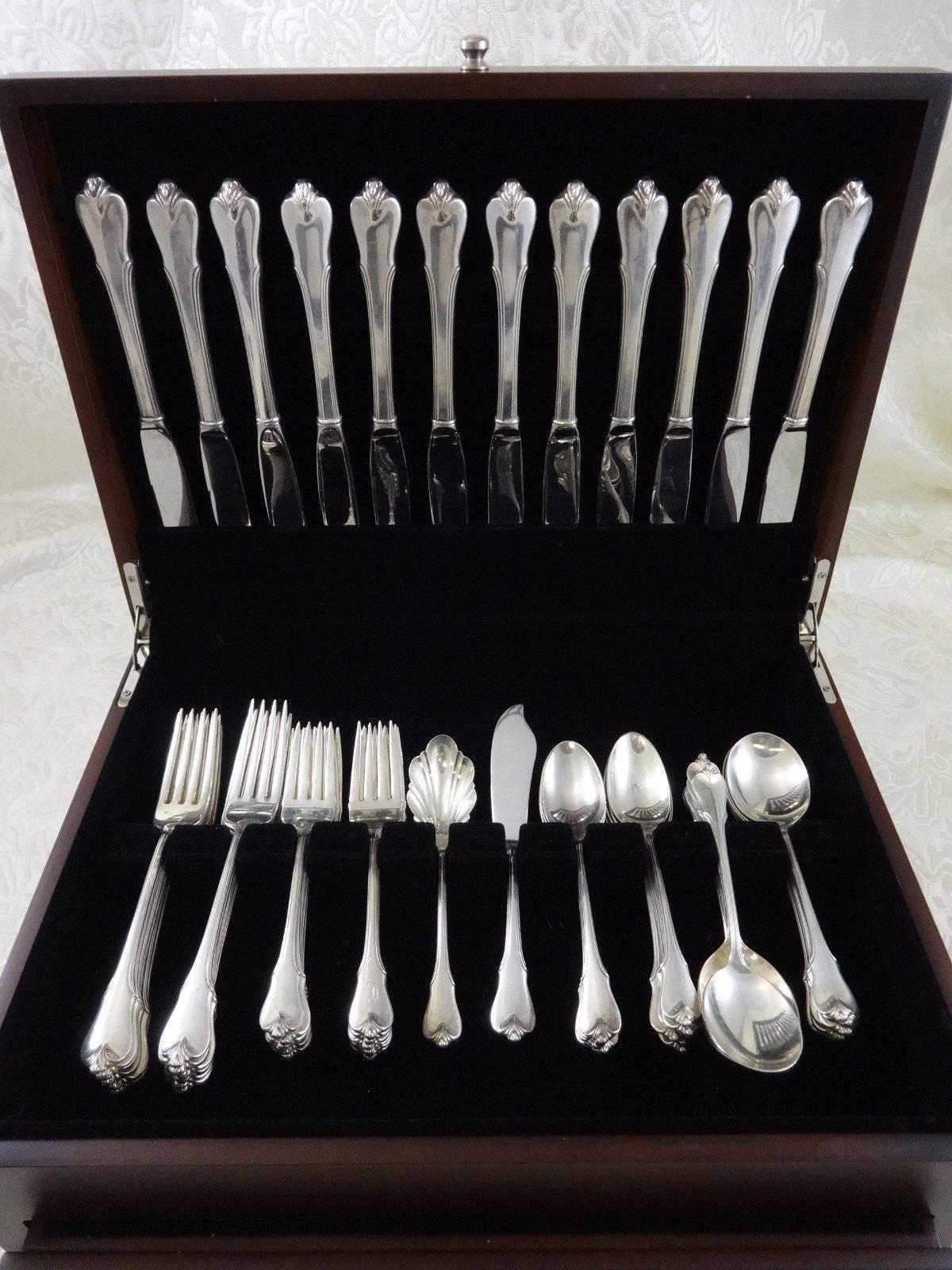 Beautiful Grand Colonial by Wallace sterling silver flatware set of 62 Pieces. This set includes:

Measure: 12 knives, 8 7/8