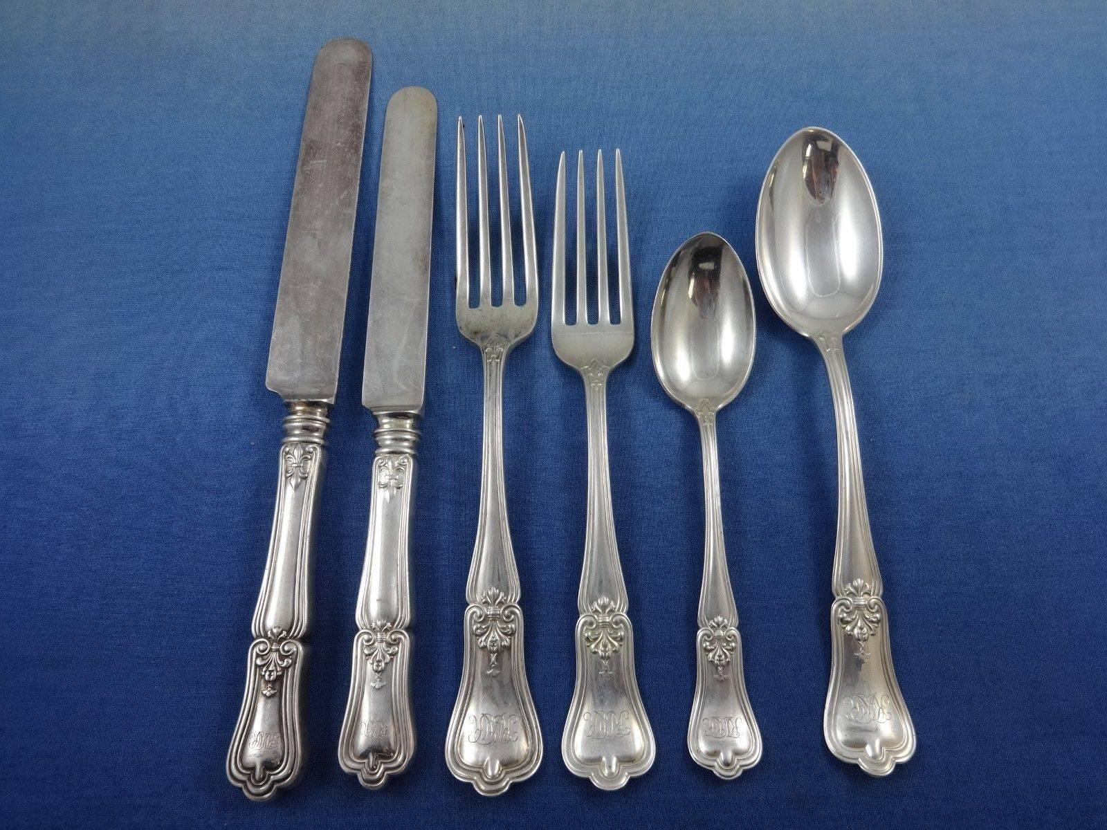 Rare Imperial by Gorham sterling silver flatware set of 80 pieces in original fitted vintage chest. This set includes:

12 dinner size knives with blunt silverplated blades, 9 1/2