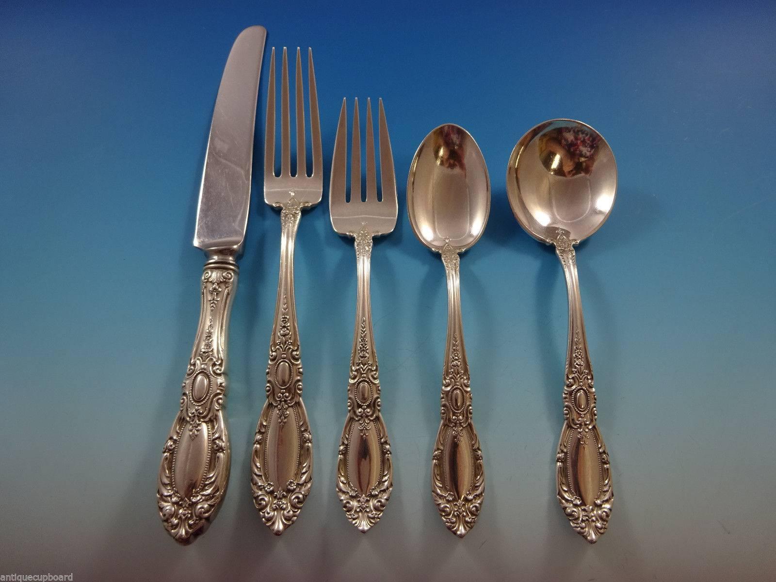 King Richard by Towle sterling silver flatware set of 40 pieces. This set includes:

Measure: Eight knives, 8 7/8