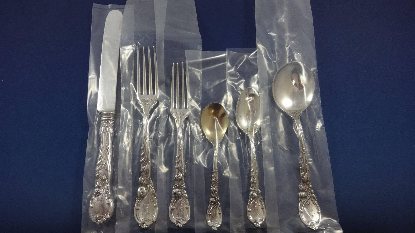 Beautiful LA Parisienne by Reed & Barton sterling silver dinner size flatware set with exceptional servers of 55 pieces. This set includes:

Eight dinner size knives , 10 1/8