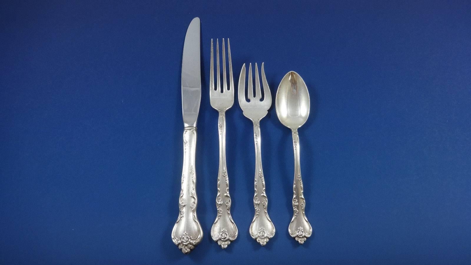 SAVANNAH BY REED & BARTON  Sterling Silver flatware set - 32 pieces.This set includes: 

8 KNIVES, 9 1/8
