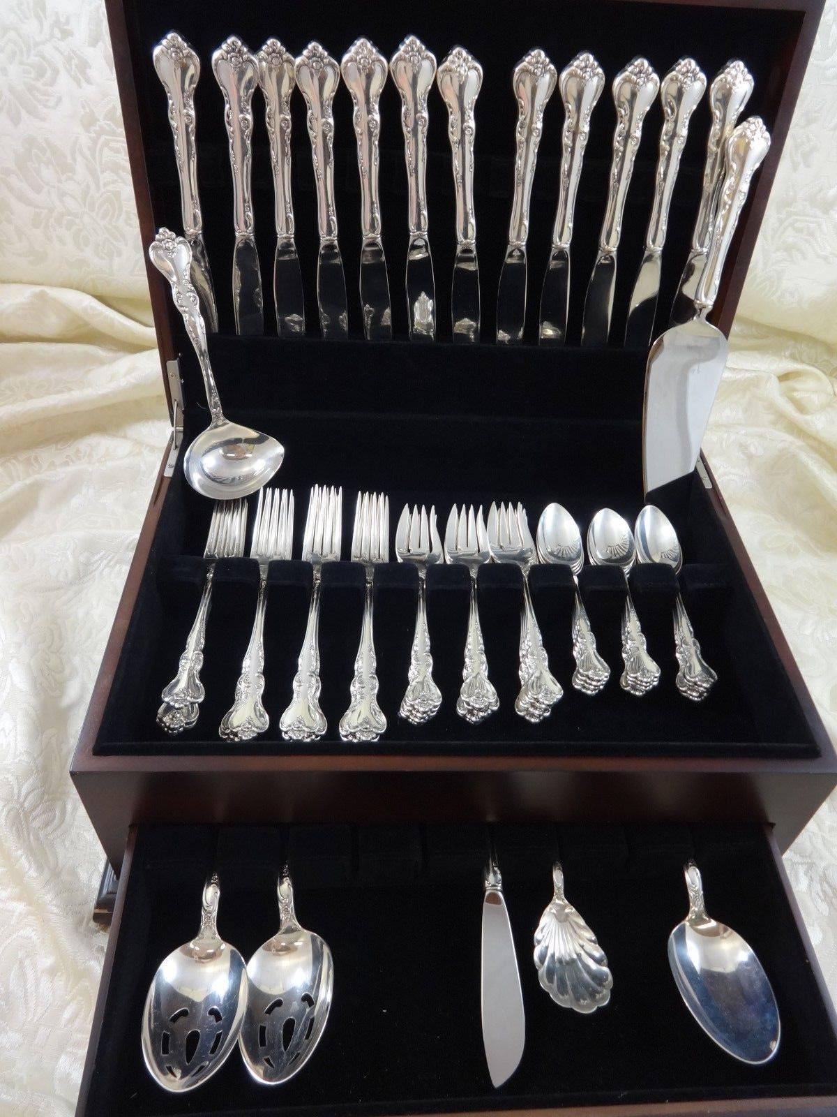 SAVANNAH BY REED & BARTON  Sterling Silver flatware set - 55 pieces.This set includes: 

12 KNIVES, 9 1/8