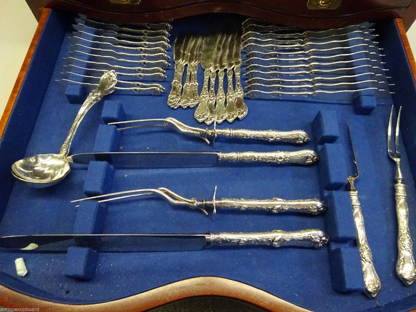 Les Cinq Fleurs by Reed & Barton Sterling Silver Flatware Set 18 Service 224 Pcs In Excellent Condition In Big Bend, WI