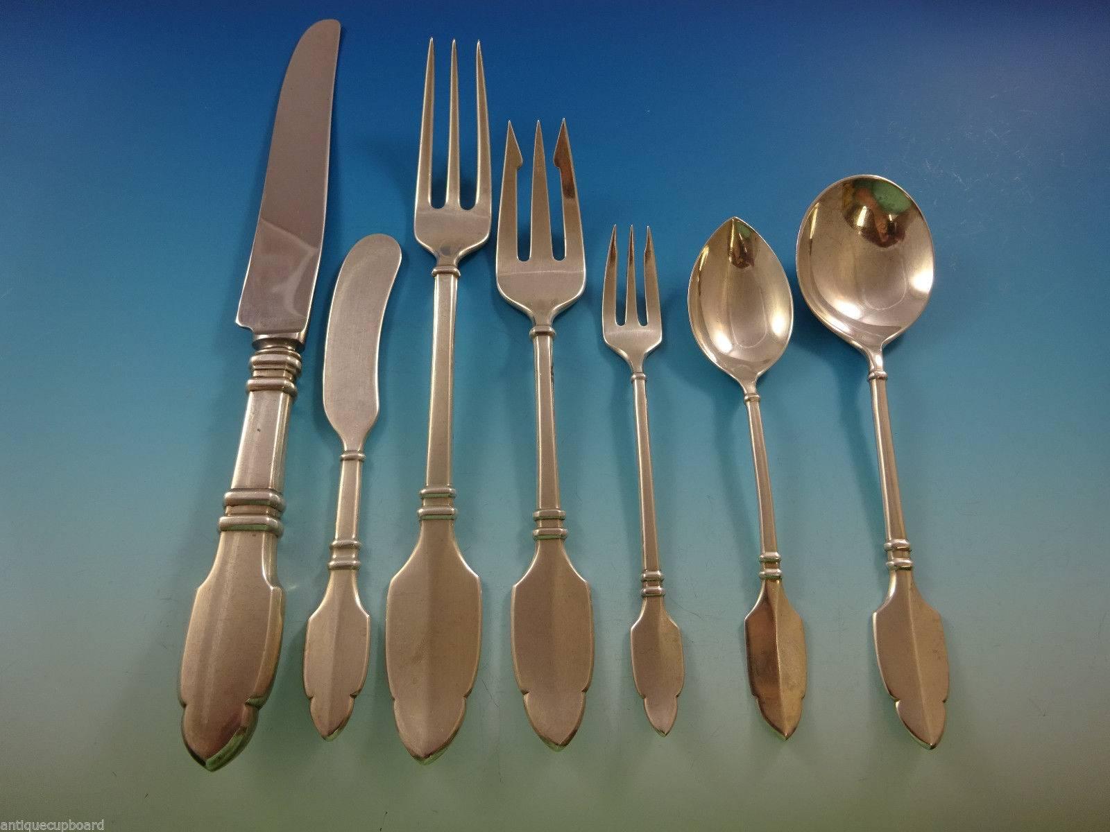 Rare Robert Bruce by Graff, Washbourne & Dunn sterling silver flatware set of 59 pieces, circa 1910. This set includes:

Eight dinner size knives, 9 3/4