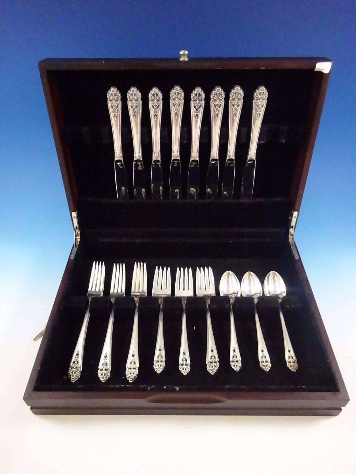 Lovely Queen's Lace by International sterling silver flatware set of 32 pieces. This set includes:

Eight knives, 9 1/8