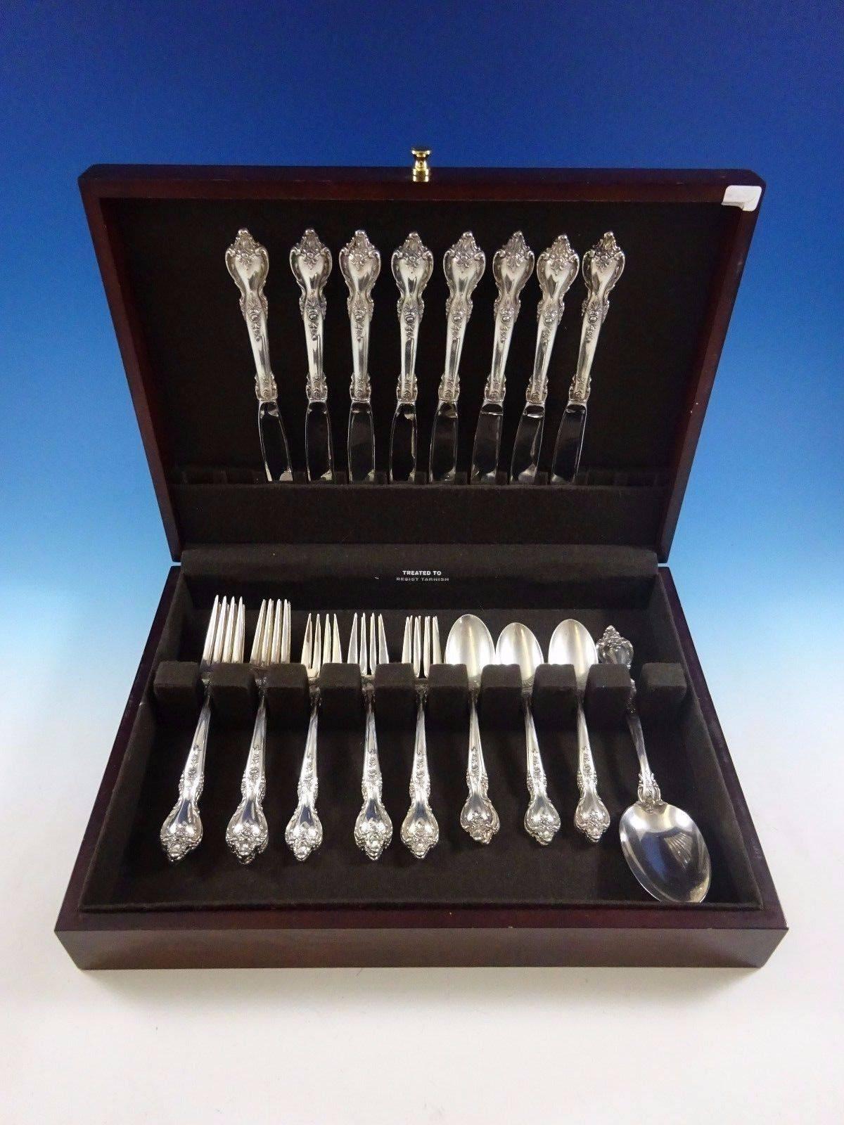 Delacourt by Lunt sterling silver flatware set of 33 pieces. This set includes:

Eight knives, 9 1/4