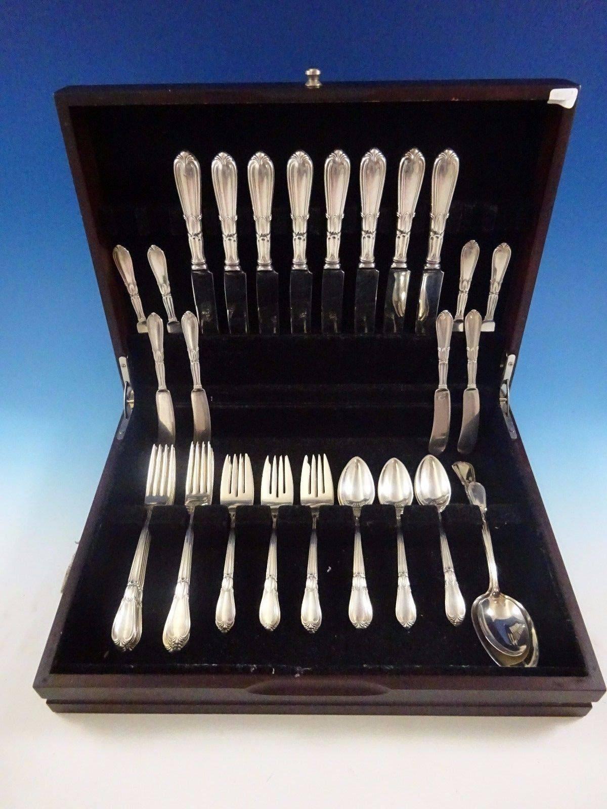 Magnifique ensemble de couverts en argent sterling Troubadour de Frank Whiting, composé de 42 pièces. Cet ensemble comprend :

Huit couteaux, 8 5/8