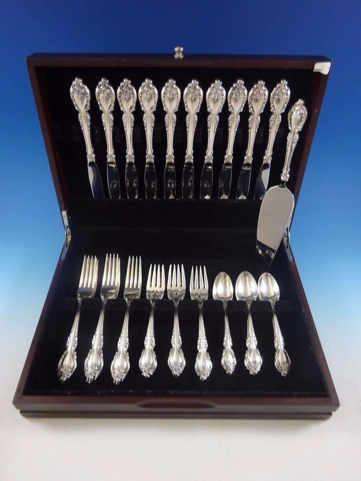 
Botticelli by Oneida sterling silver flatware set, 41 pieces. This set includes:

 
Ten knives, 9 1/2