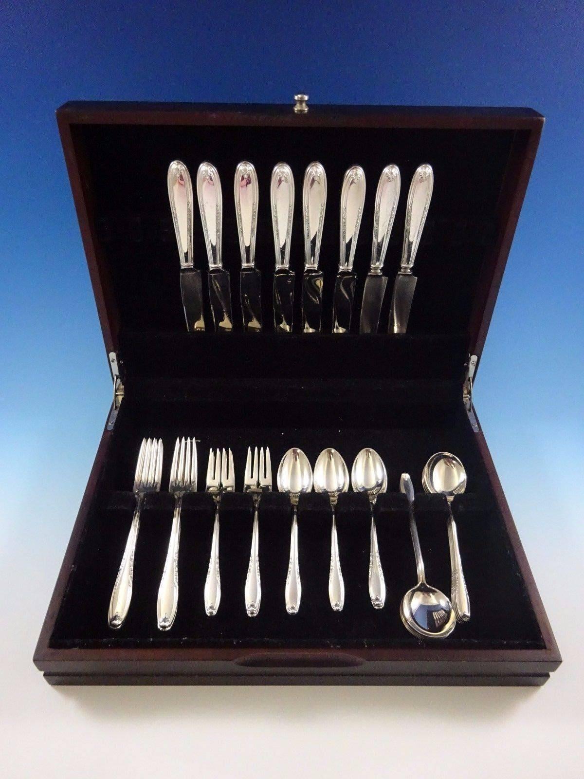 Leonore by Manchester Besteck aus Sterlingsilber, bestehend aus 40 Teilen.

Dieses Set enthält:

Acht Messer, 8 7/8