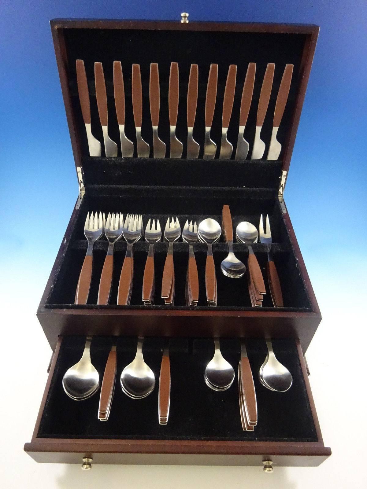 Vintage Strata Brown by Georg Jensen stainless steel Nordic modern flatware set - 74 pieces. 

This set includes:

•12 knives, 8