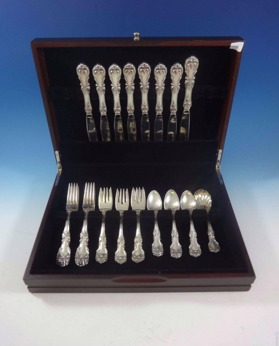 This set includes:

Eight knives, 8 7/8