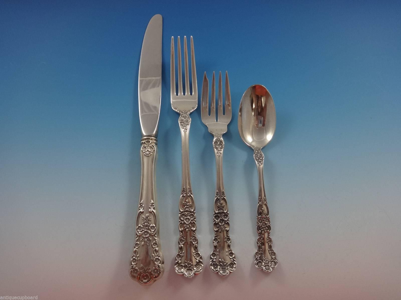 Buttercup by Gorham sterling silver place size flatware set, 32 pieces. This set includes:

Eight place size knives, 9 1/4
