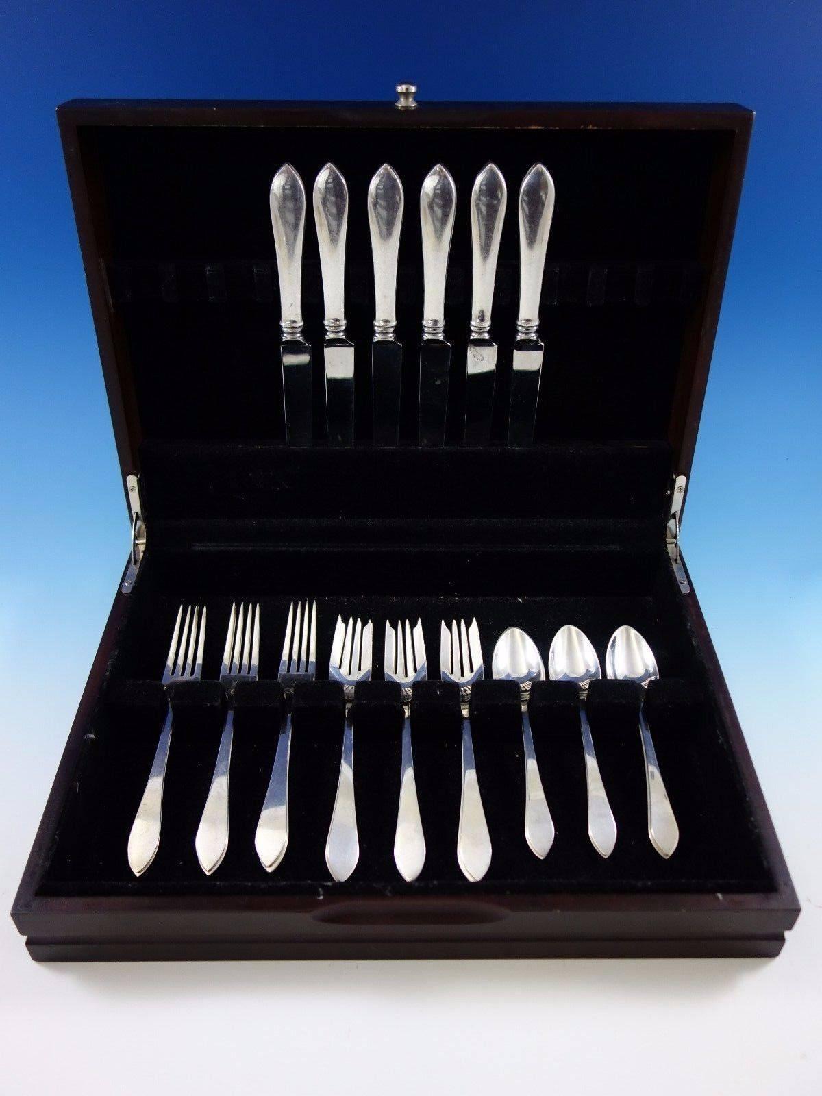 This set includes:

Six knives, 9 1/4