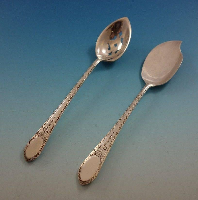 Argent sterling 8 services de couverts en argent sterling gravés par Lunt, États-Unis, 60 pièces en vente