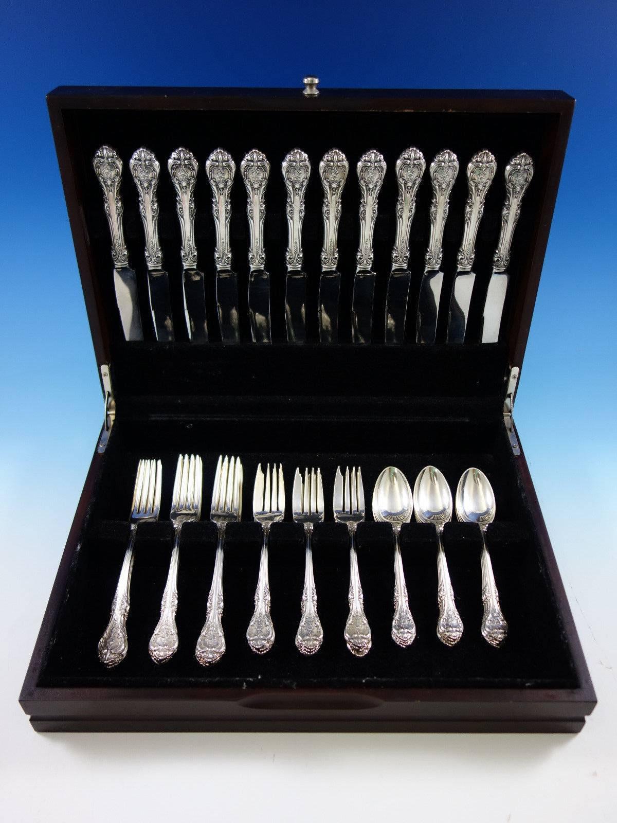 King Edward by Gorham sterling silver flatware set includes:

12 knives, 8 7/8