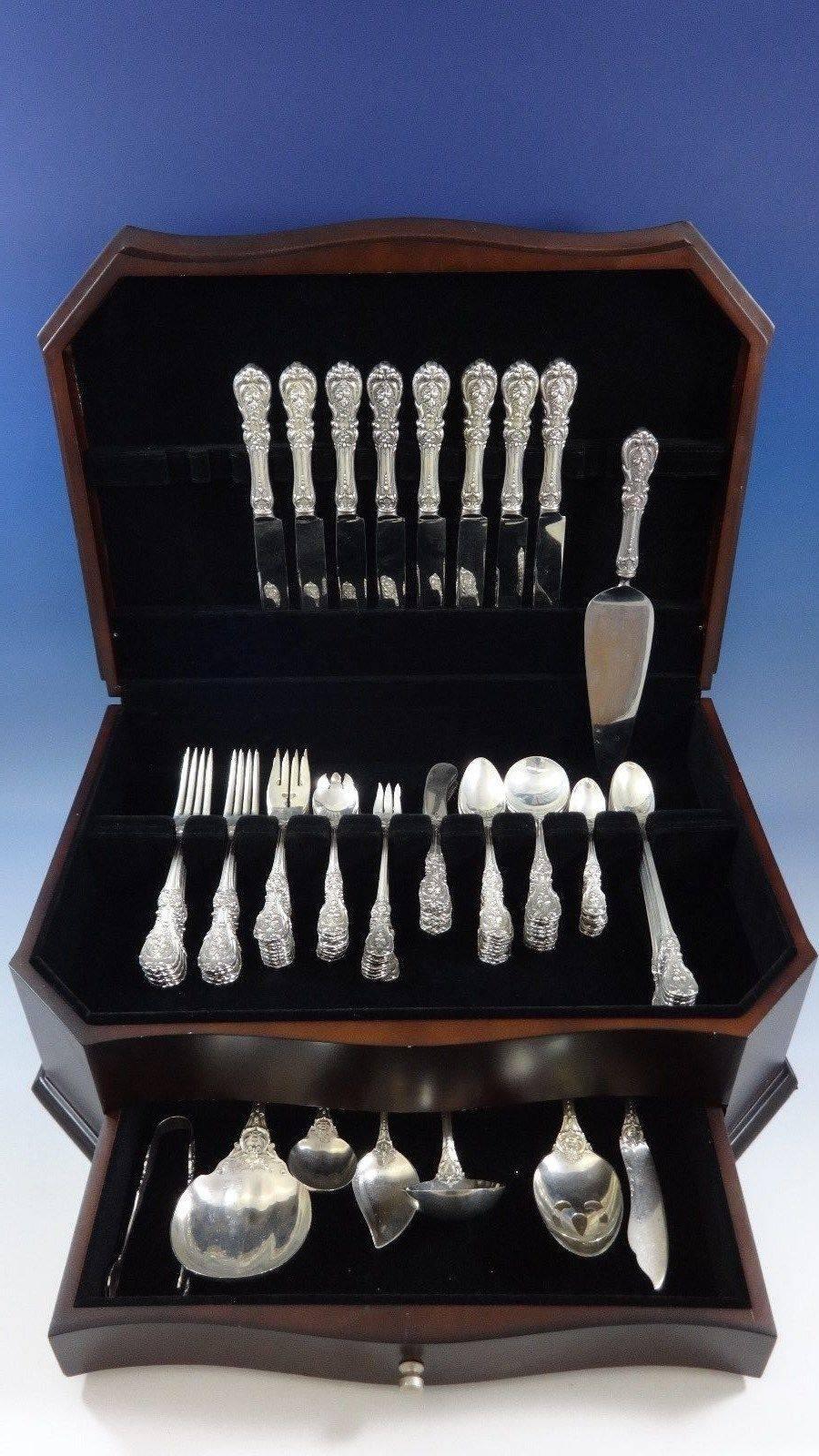 Magnifique service de couverts en argent sterling de marque ancienne FRANCIS IER PAR REED & BARTON  87 pièces. Cet ensemble comprend :

8 COUTEAUX, LAMES FRANÇAISES, 9 1/4