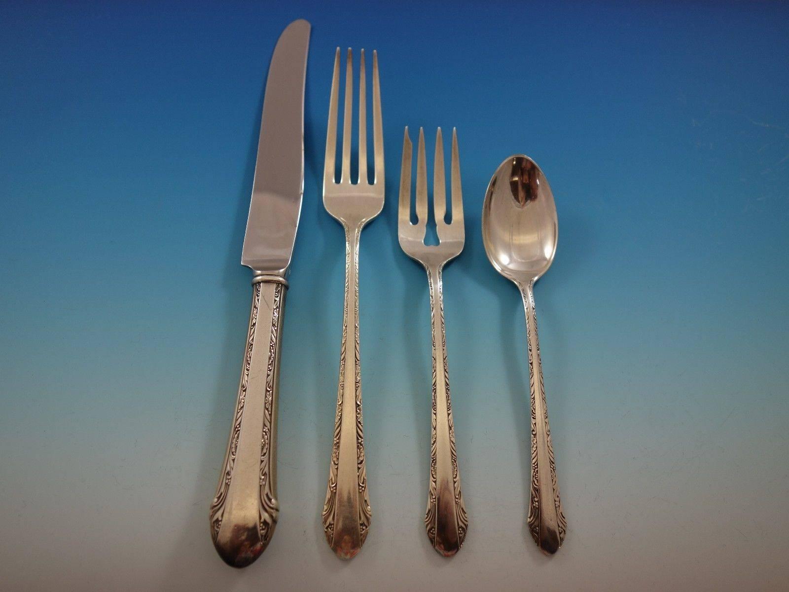 Chased Romantique by Alvin Sterling Silver Flatware Set Dinner Service 38 Pieces In Excellent Condition For Sale In Big Bend, WI
