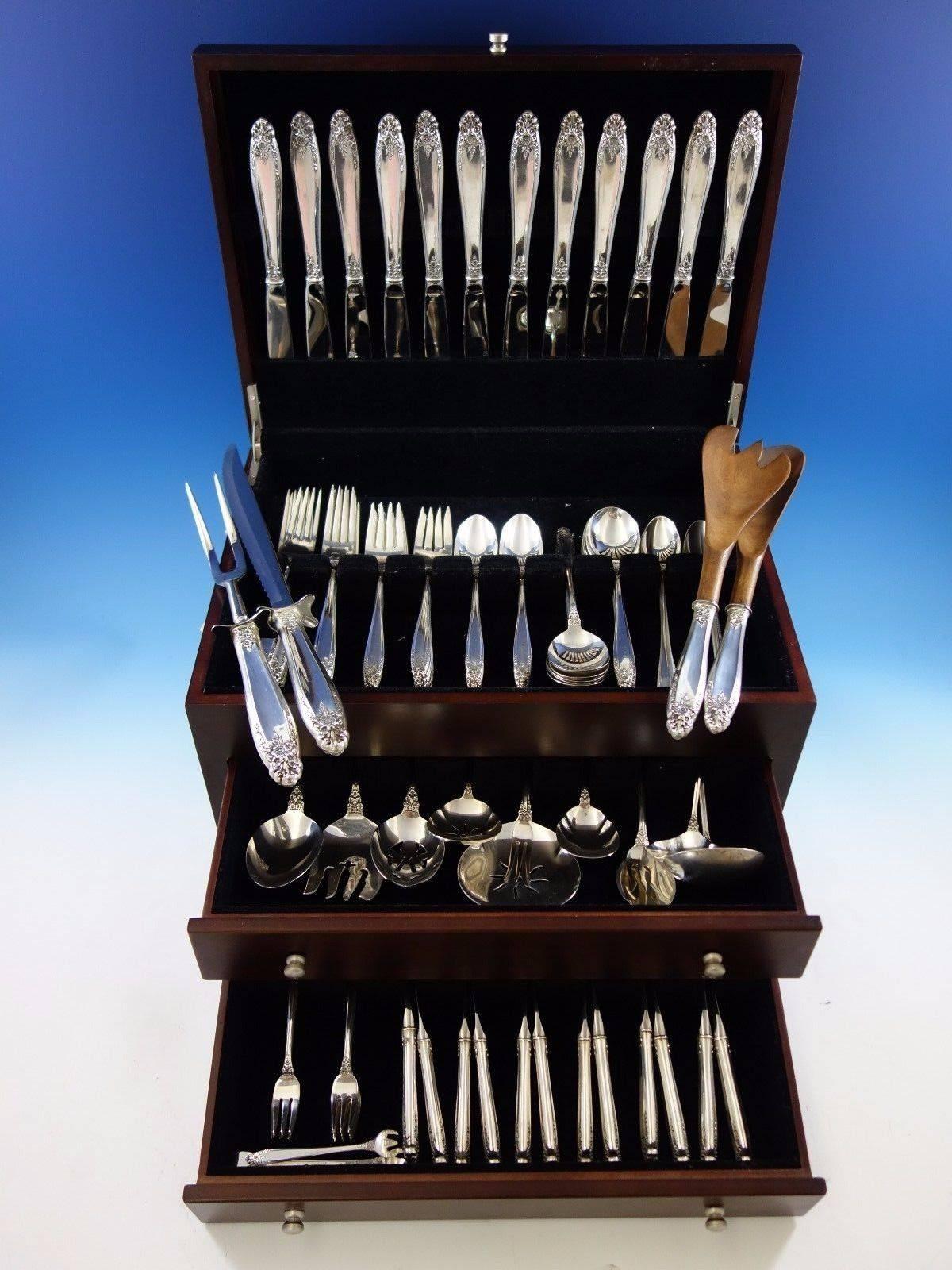 Ensemble de couverts en argent sterling Prelude by International, 114 pièces. Cet ensemble comprend : 

12 couteaux, 9 1/4