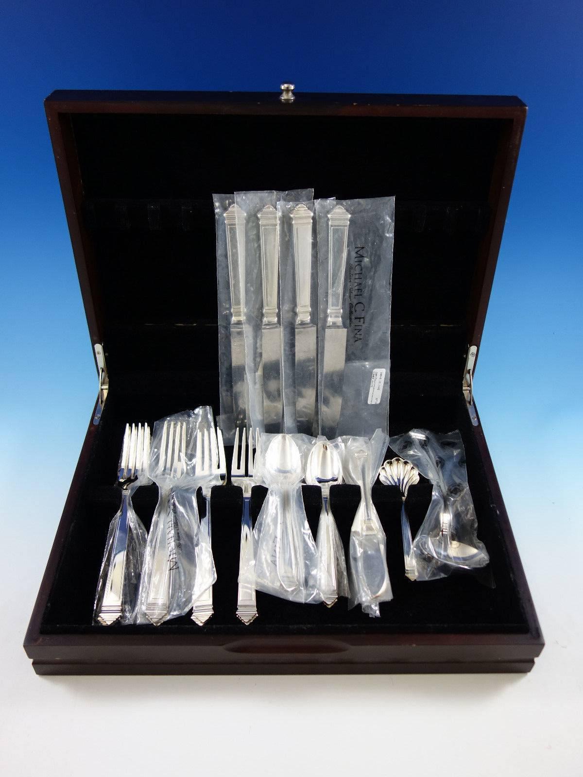 This set includes: 

4 Dinner Size Knives, 9 1/2