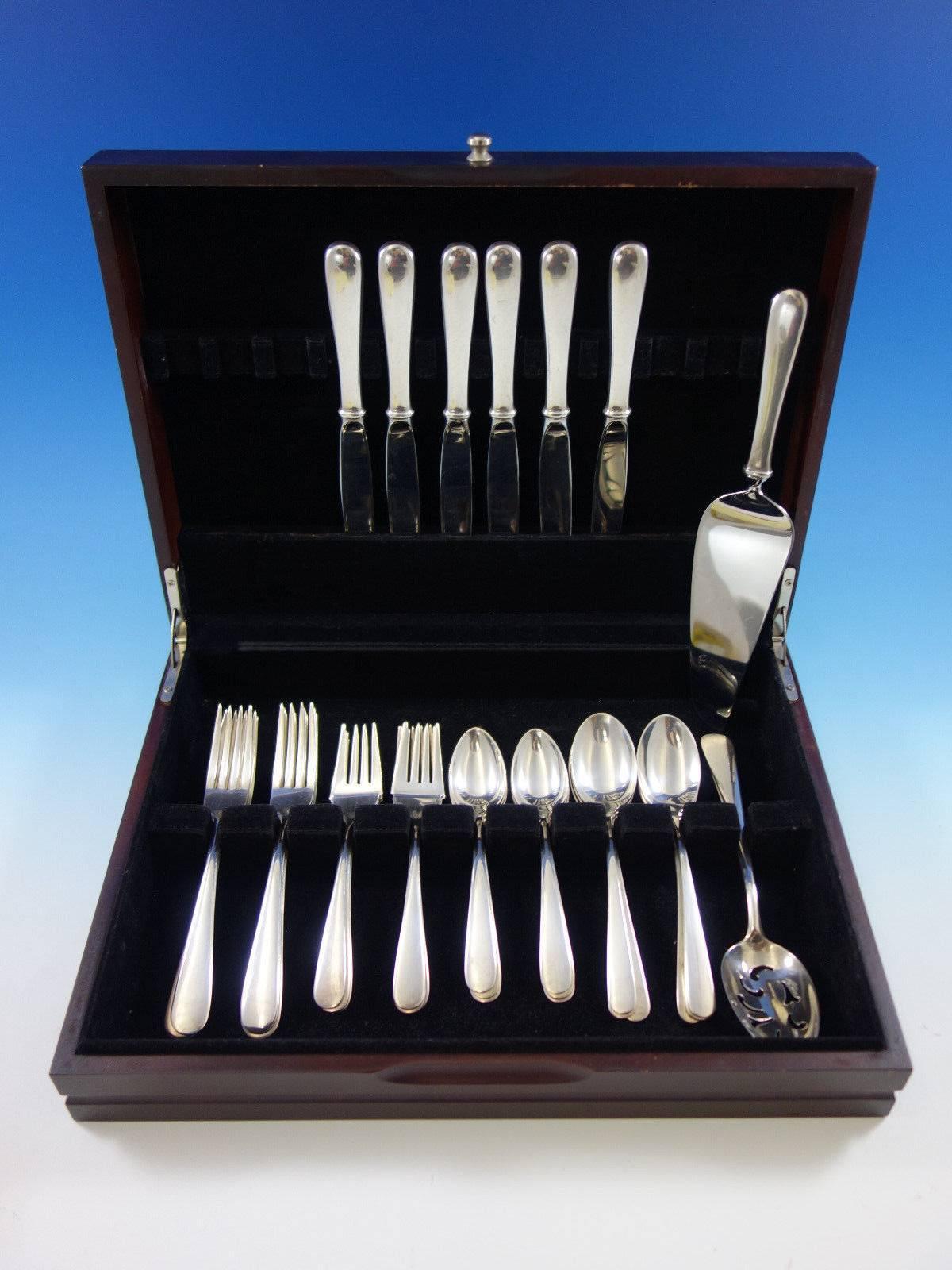 Old Maryland Plain by Kirk sterling silver flatware set, 32 pieces. Great starter set in a highly desirable pattern! This set includes: Six knives, 8 7/8