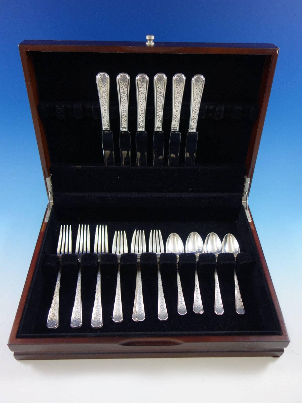 Old Brocade by Towle sterling silver flatware set of 24 pieces. Great starter set! This set includes: 

Six knives, 8 3/4