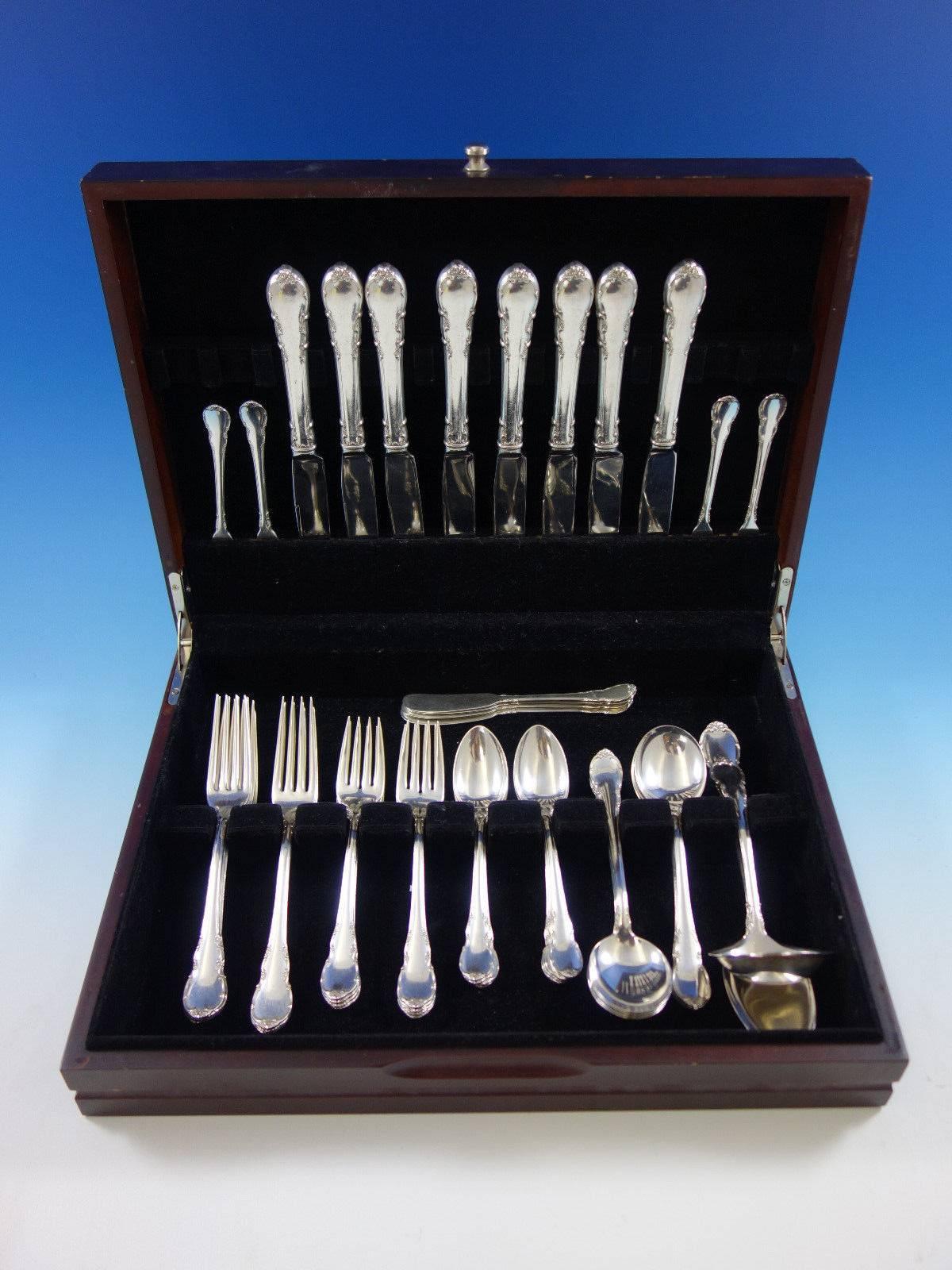 Lovely Modern Victorian by Lunt sterling silver flatware set of 50 pieces. This set includes: 

Eight knives, 8 3/4
