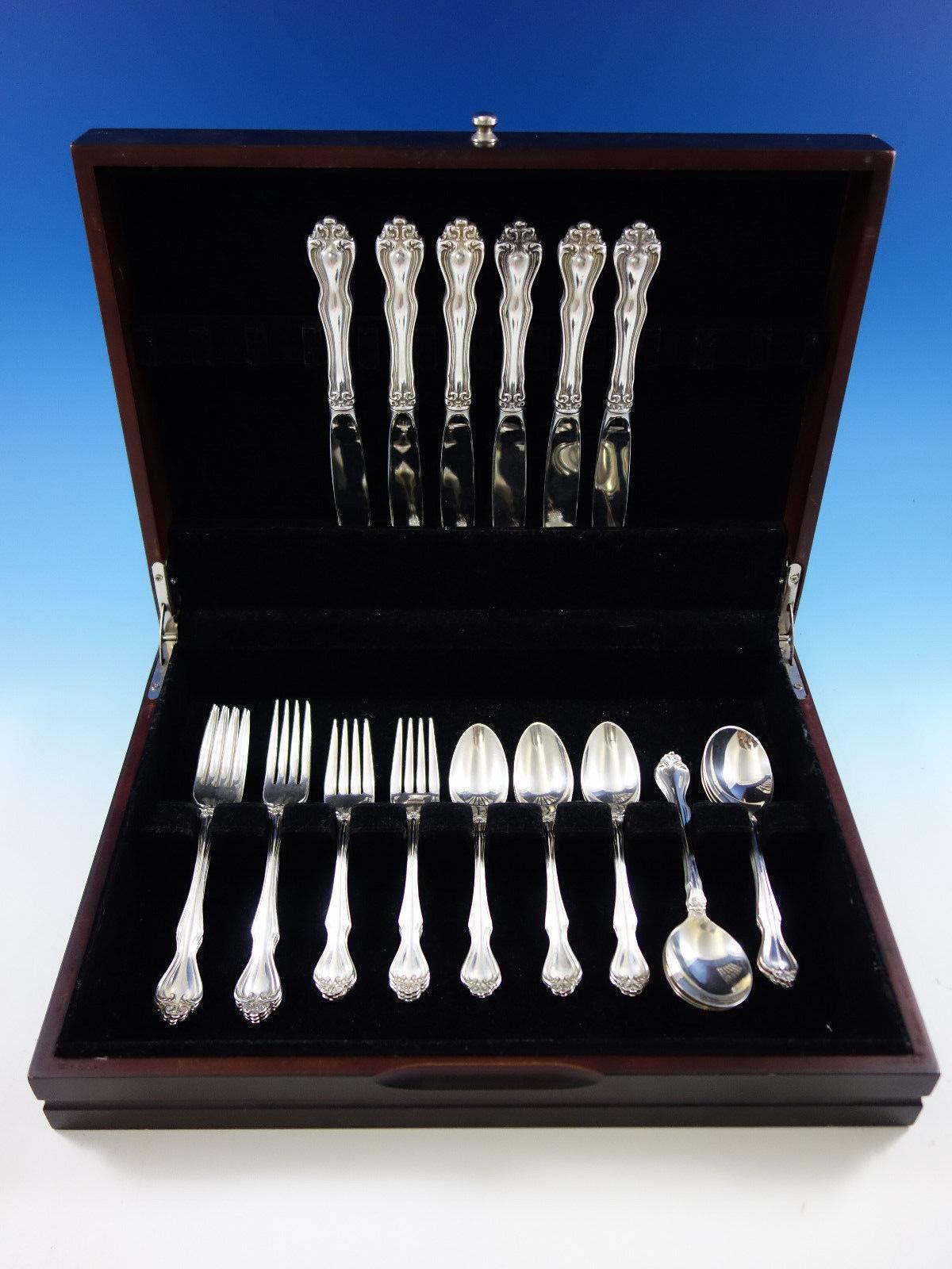 George and Martha by Westmorland Sterling Silver flatware set - 30 pieces. Great starter set! This set includes: 

Six knives, 9 1/8