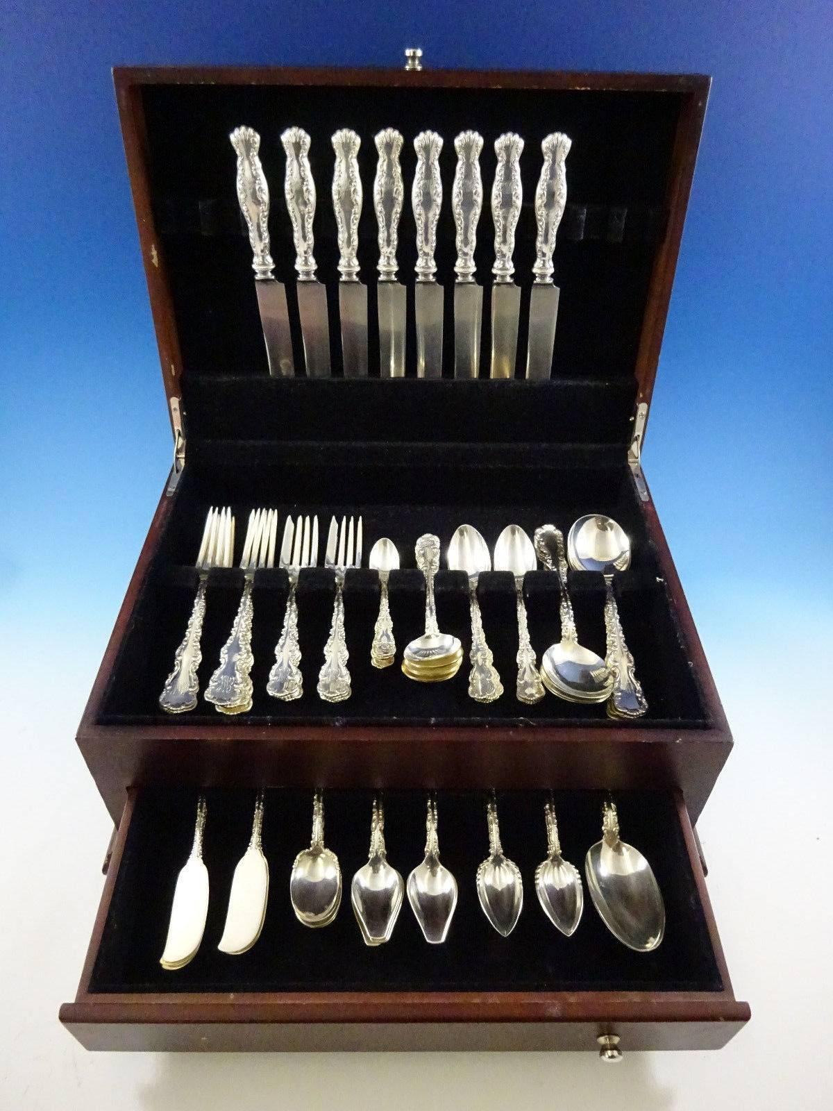 Grand service de couverts Louis XV by Whiting en argent sterling - 90 pièces. Cet ensemble comprend : 

Huit couteaux, 9 3/8
