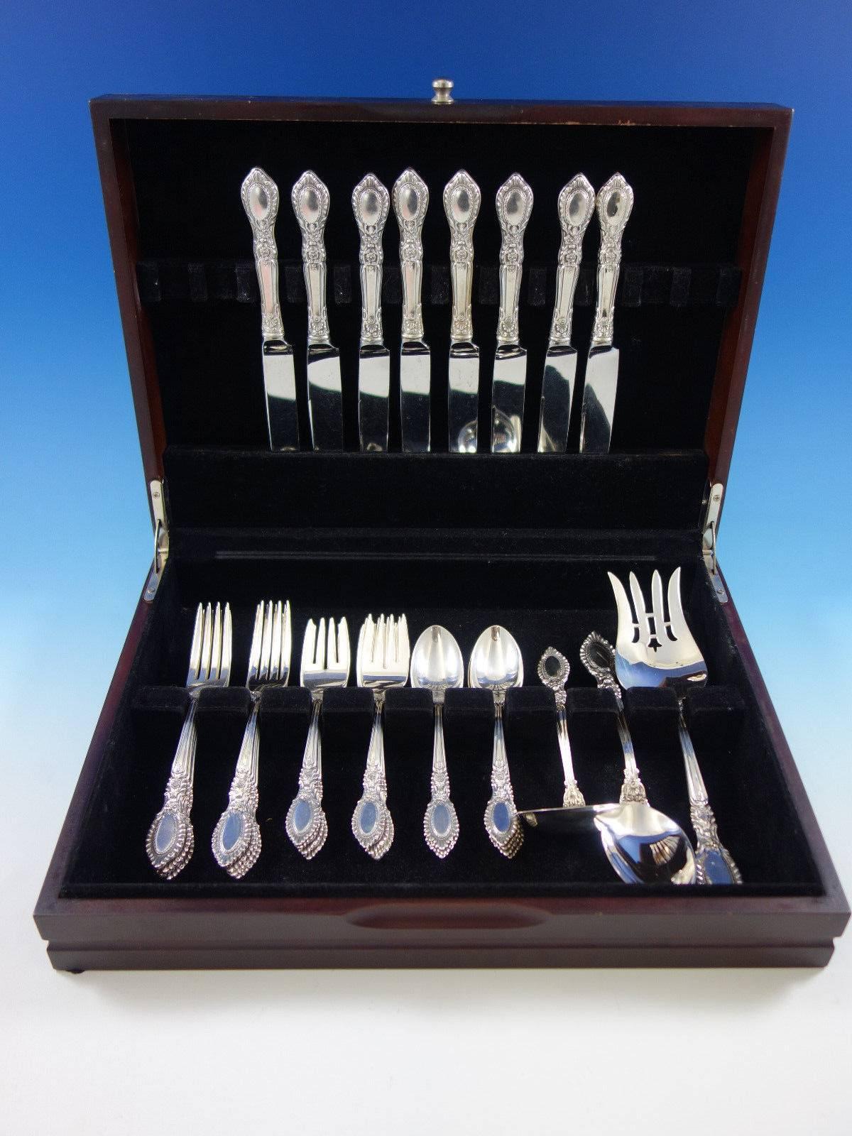 Guildhall by Reed and Barton sterling silver flatware set of 35 pieces. This set includes: 

Eight knives, 9