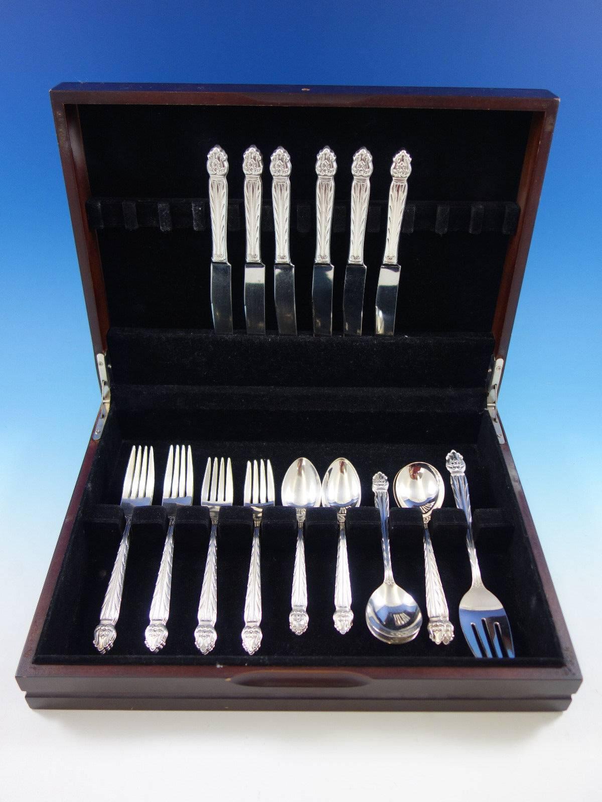 Intermezzo by National sterling silver flatware set with Scandinavian-style design, 31 pieces. This set includes: 

Six knives, 8 3/4
