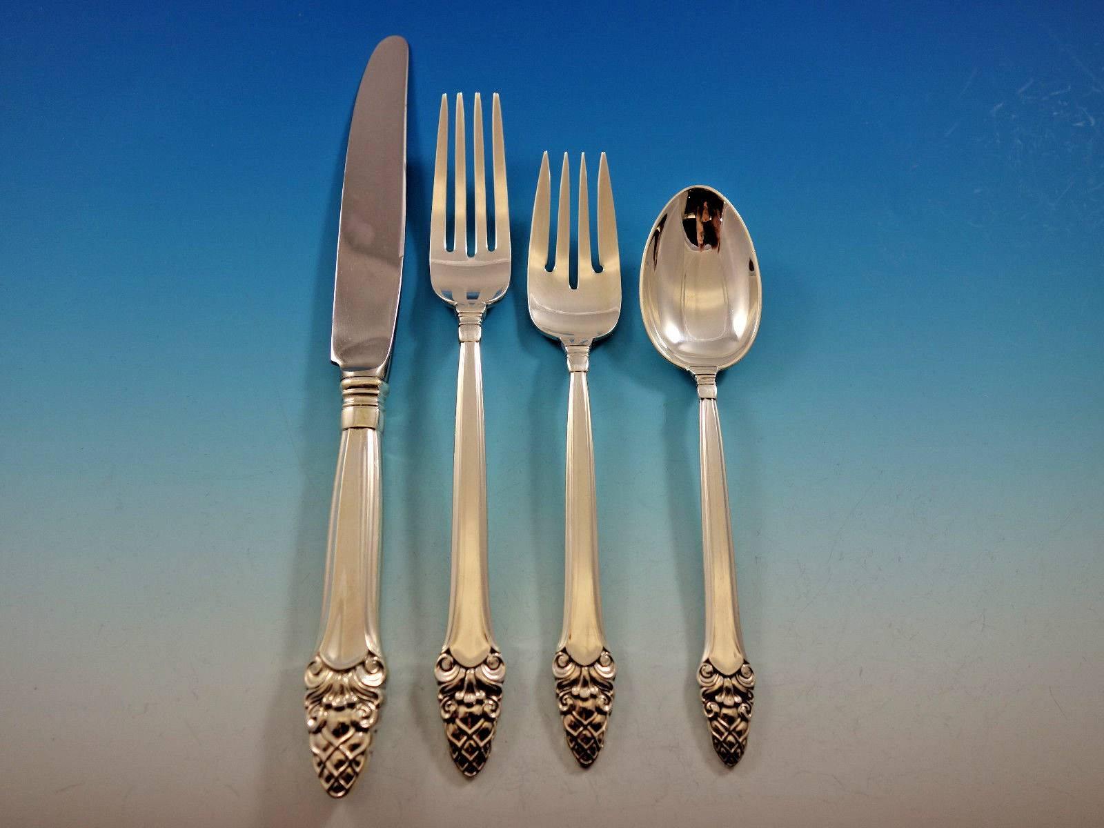 Sovereign old by Gorham sterling silver flatware set, 32 pieces. This set includes: 

Eight knives, 8 7/8