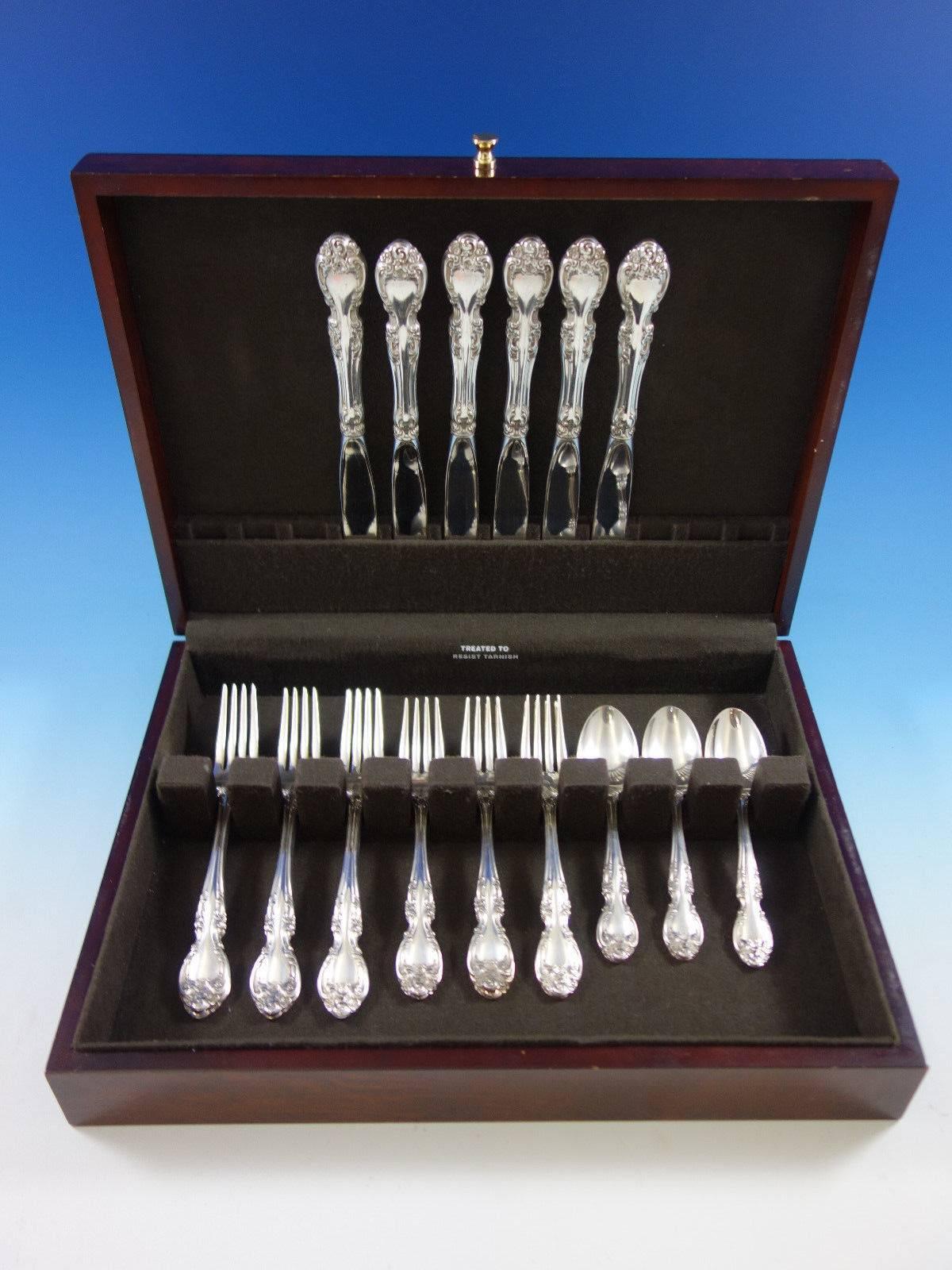 Melrose by Gorham place size sterling silver flatware set - 24 pieces. Great starter set! This set includes: 

Six place size knives, 9 1/8