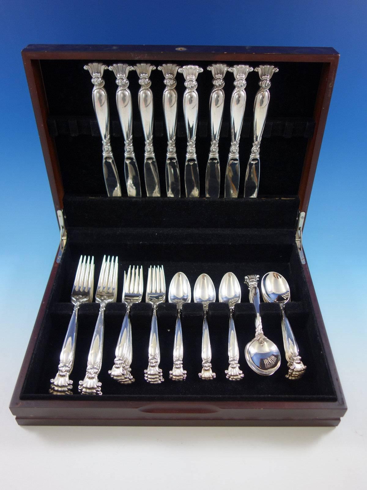 Dinner size romance of the sea by Wallace sterling silver flatware set - 40 pieces. This set includes: 

Eight dinner size knives, 9 7/8