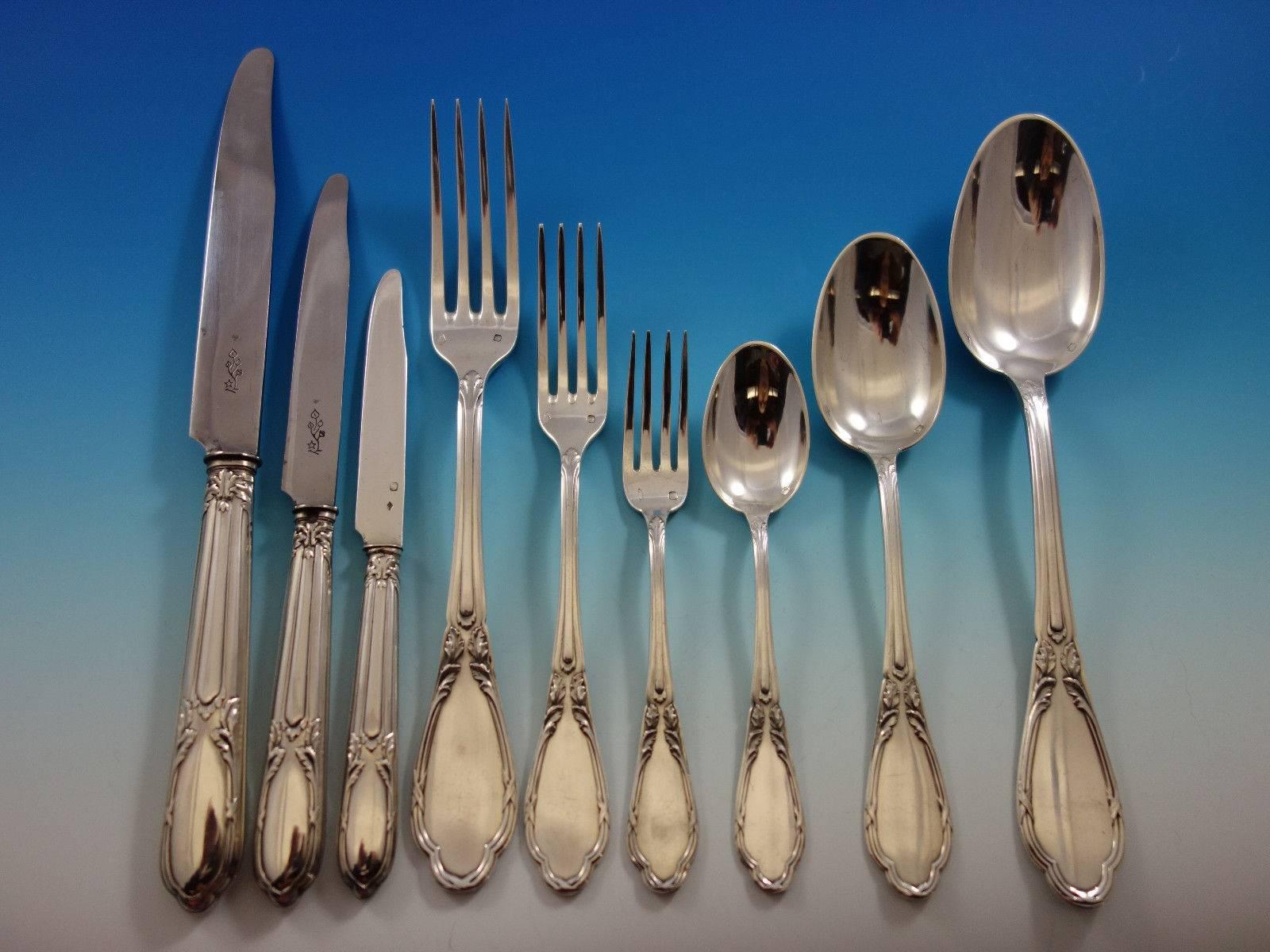 Henin and Cie French 950 sterling silver set with beautiful leaf design - 112 pieces. This set includes: 

12 dinner knives, 9 3/4
