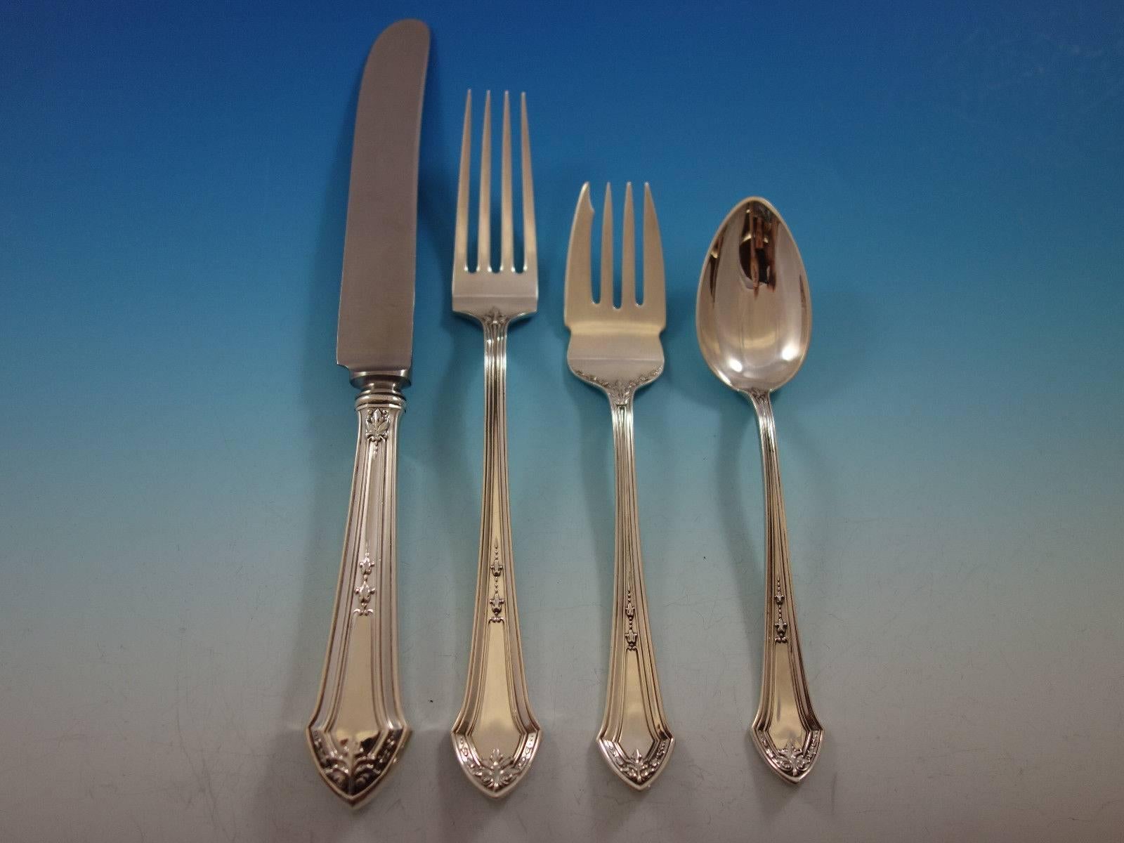Lenox by Durgin sterling silver flatware set, 52 pieces. This set includes: 

12 knives, 8 7/8