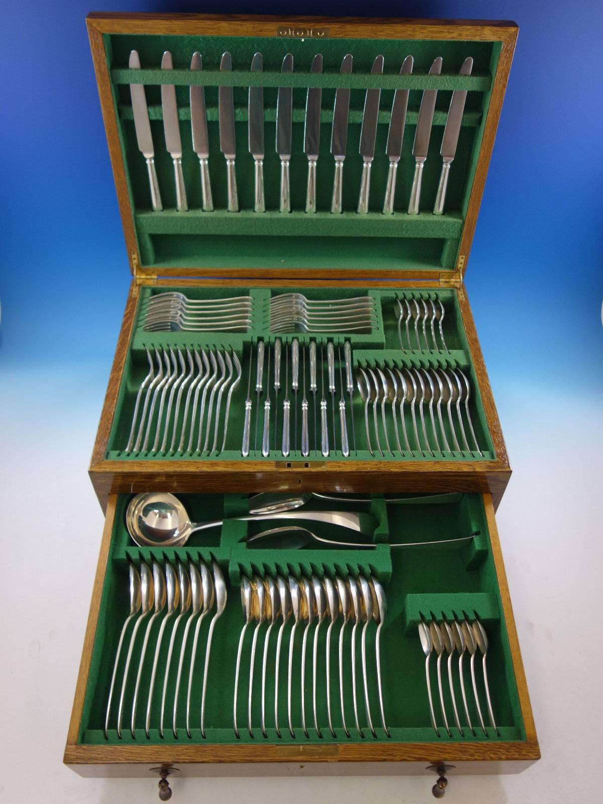 Dinner and luncheon size Old English by Richard Burbridge (Harrods Ltd.) circa 1917 London sterling silver flatware set, 95 pieces in fitted box. This set includes: 12 dinner size knives, 9 1/2