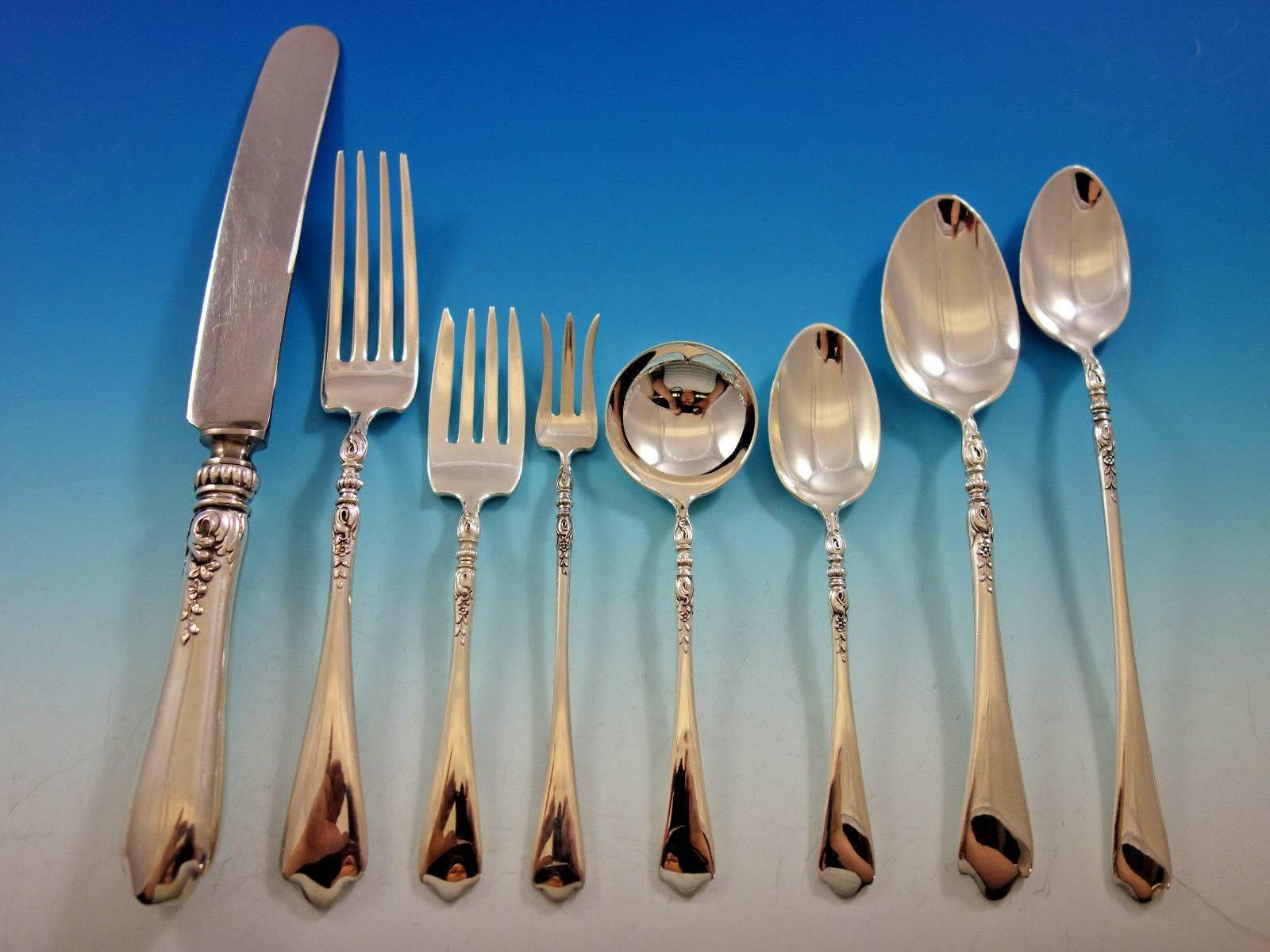 Nellie Custis by Lunt sterling silver flatware set of 53 pieces. This set includes: Six dinner size knives, 9 1/2